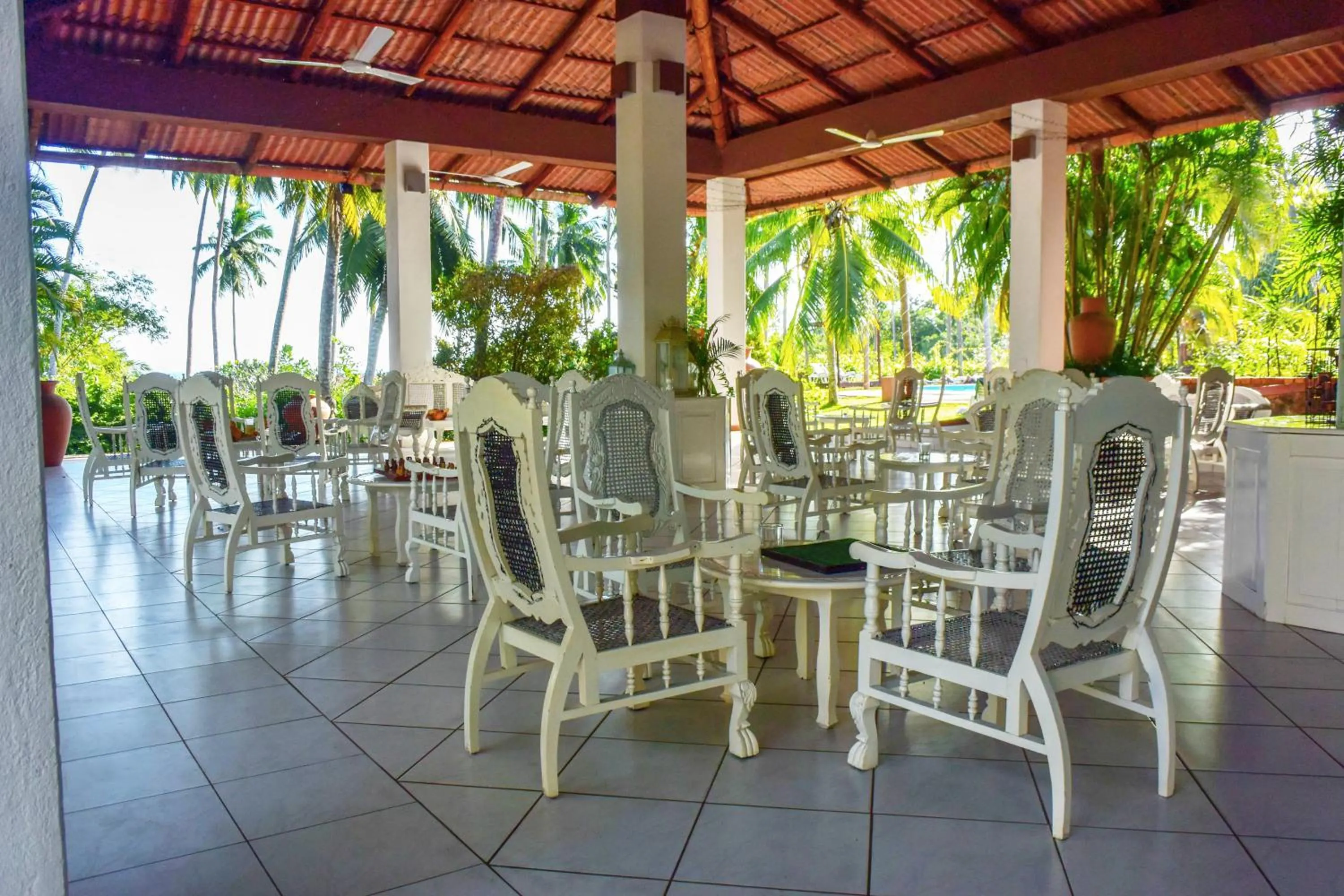 Lounge or bar in Eva Lanka Hotel - Beach & Wellness