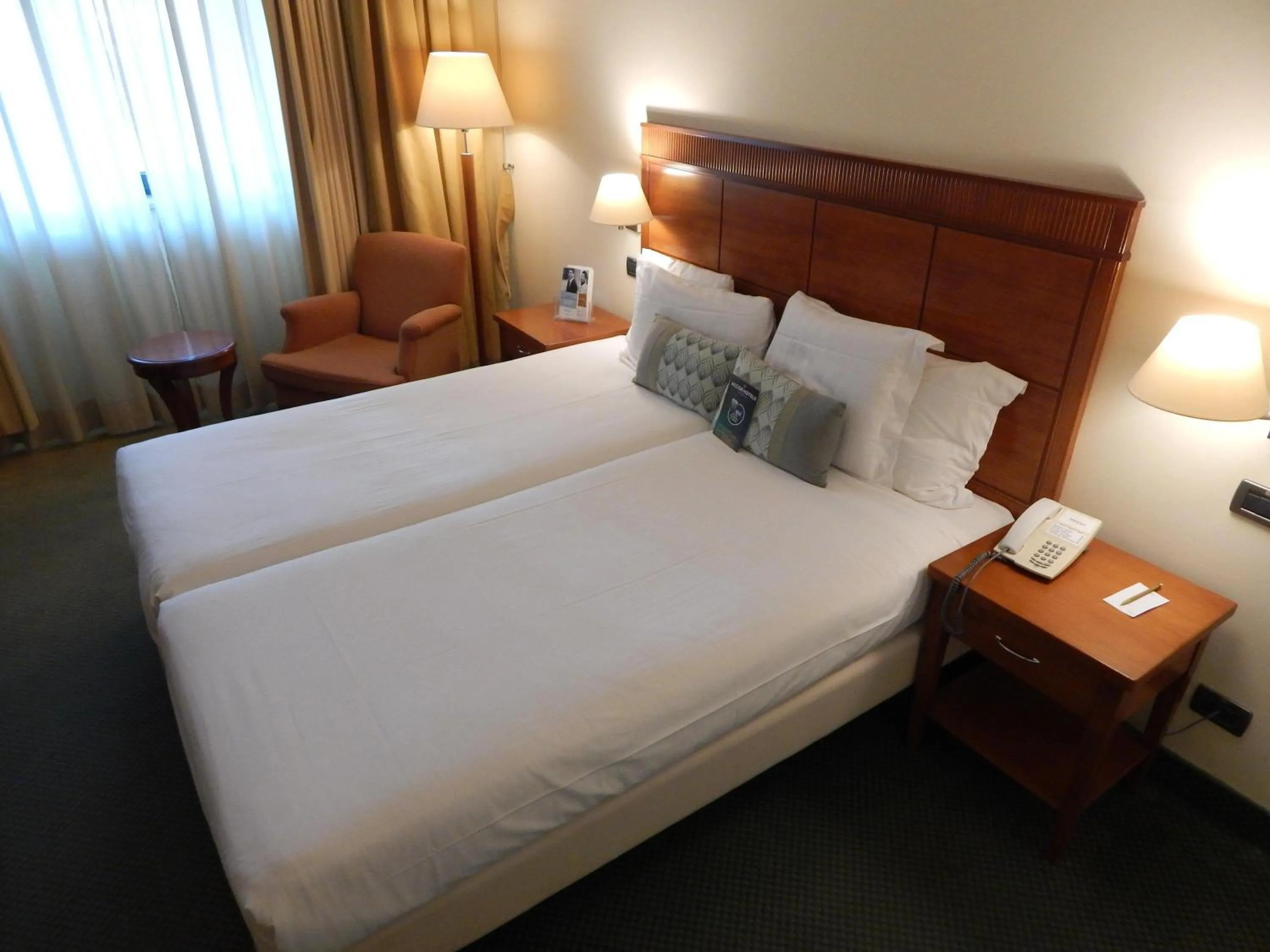 Bedroom, Bed in Mercure Leonardo da Vinci Rome Airport