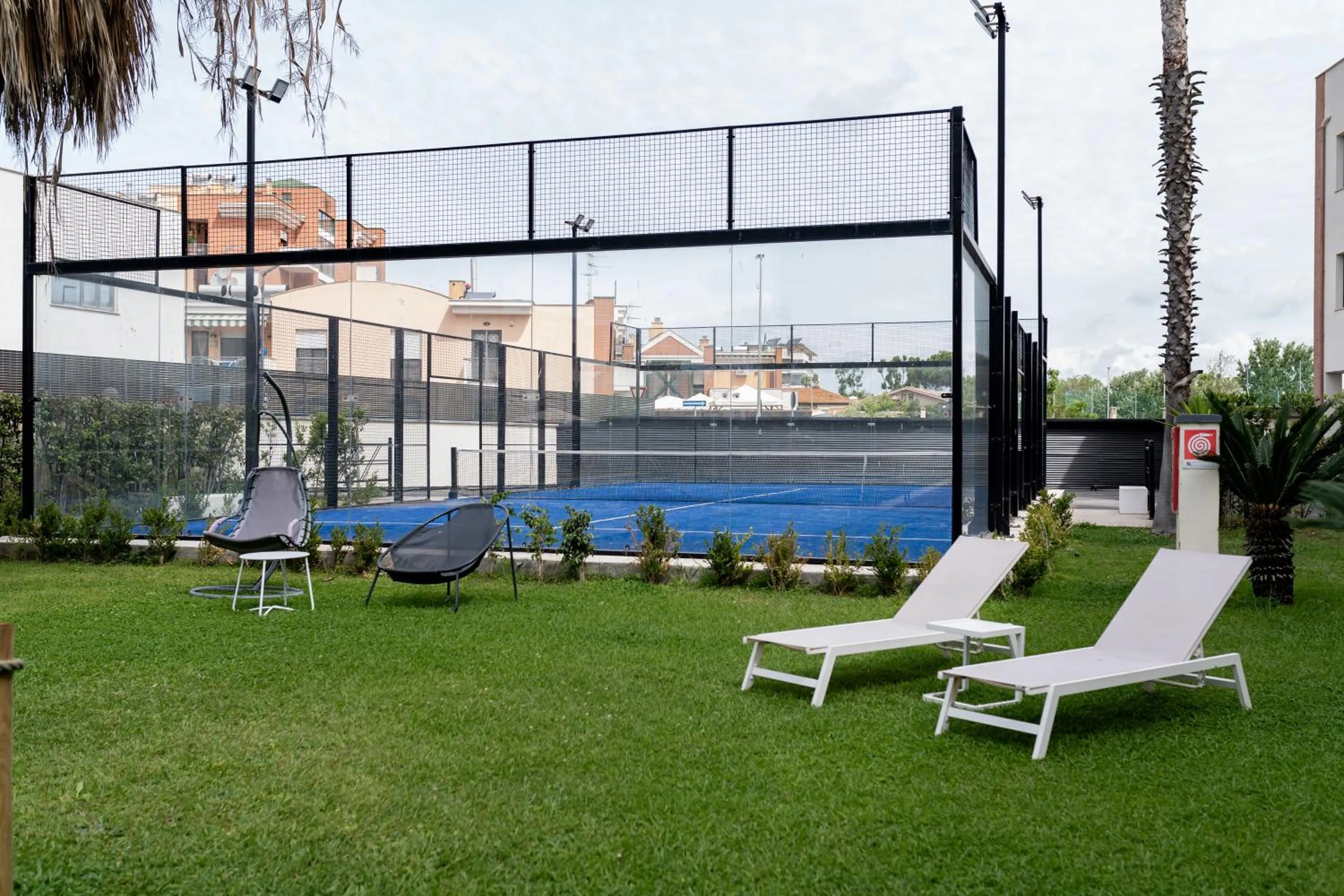 Swimming pool in Mercure Leonardo da Vinci Rome Airport