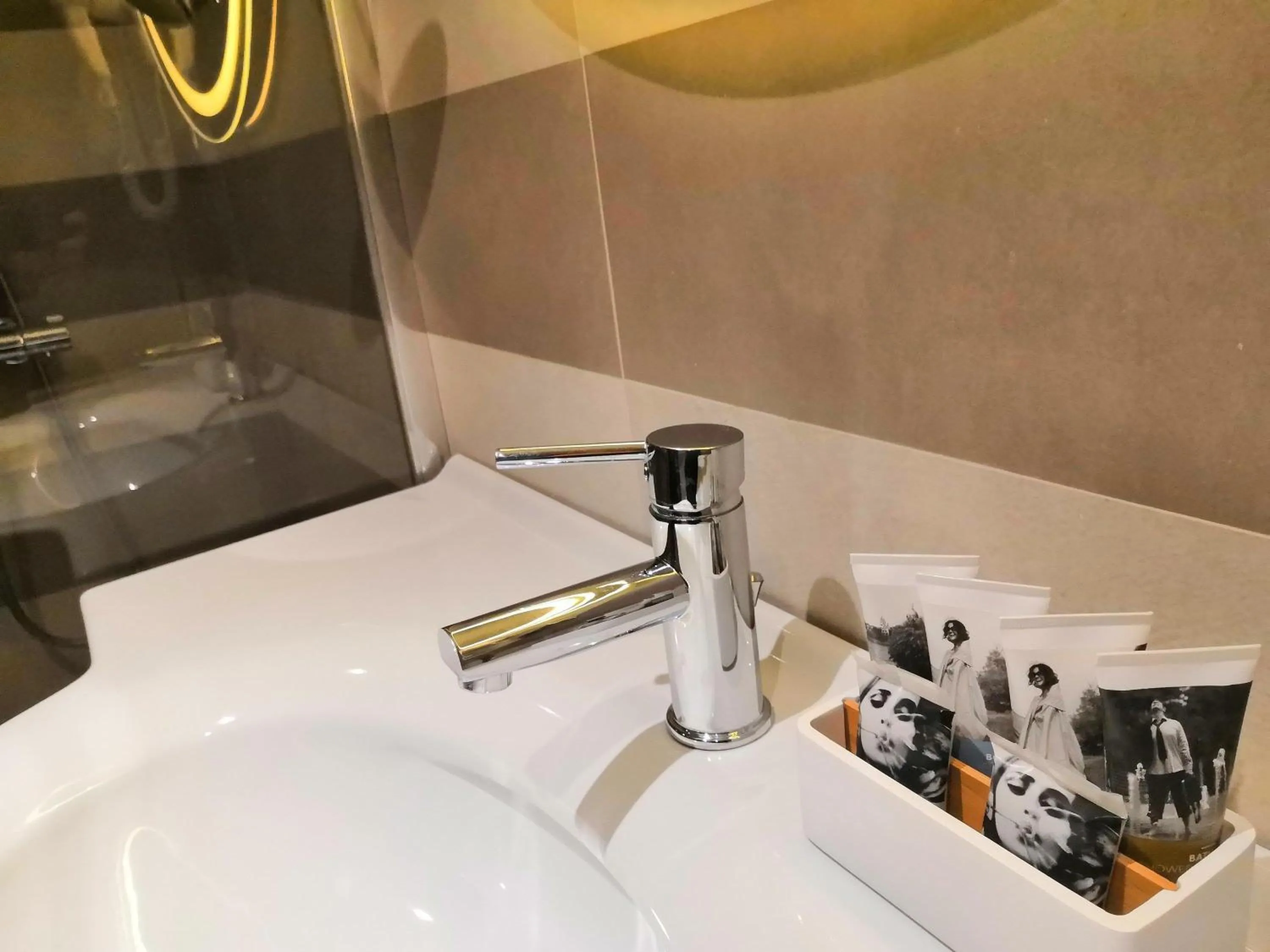 Bedroom in Mercure Leonardo da Vinci Rome Airport