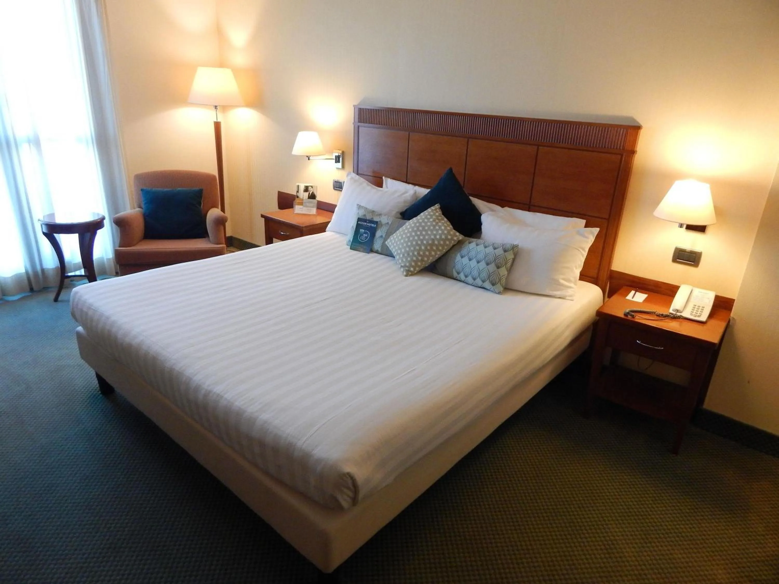 Bedroom, Bed in Mercure Leonardo da Vinci Rome Airport