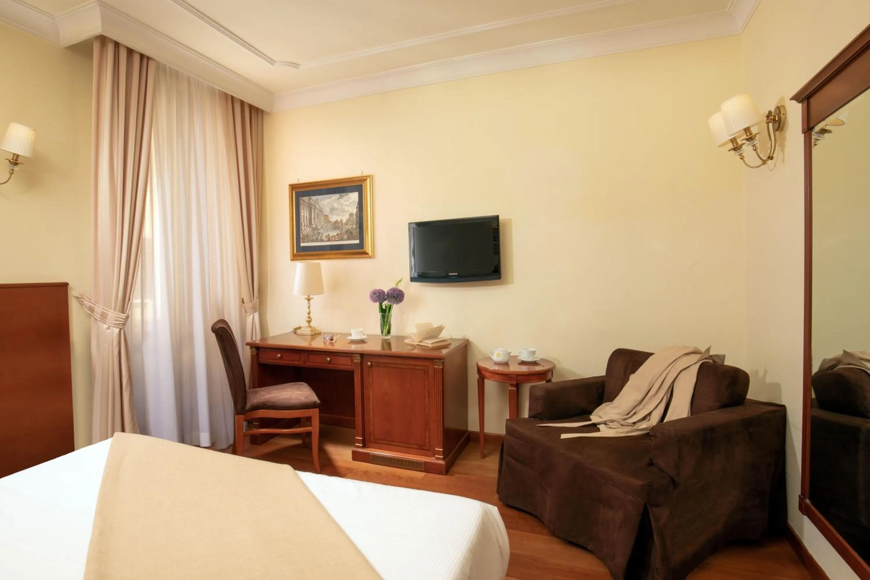 Photo of the whole room, Bed in Hotel Homs