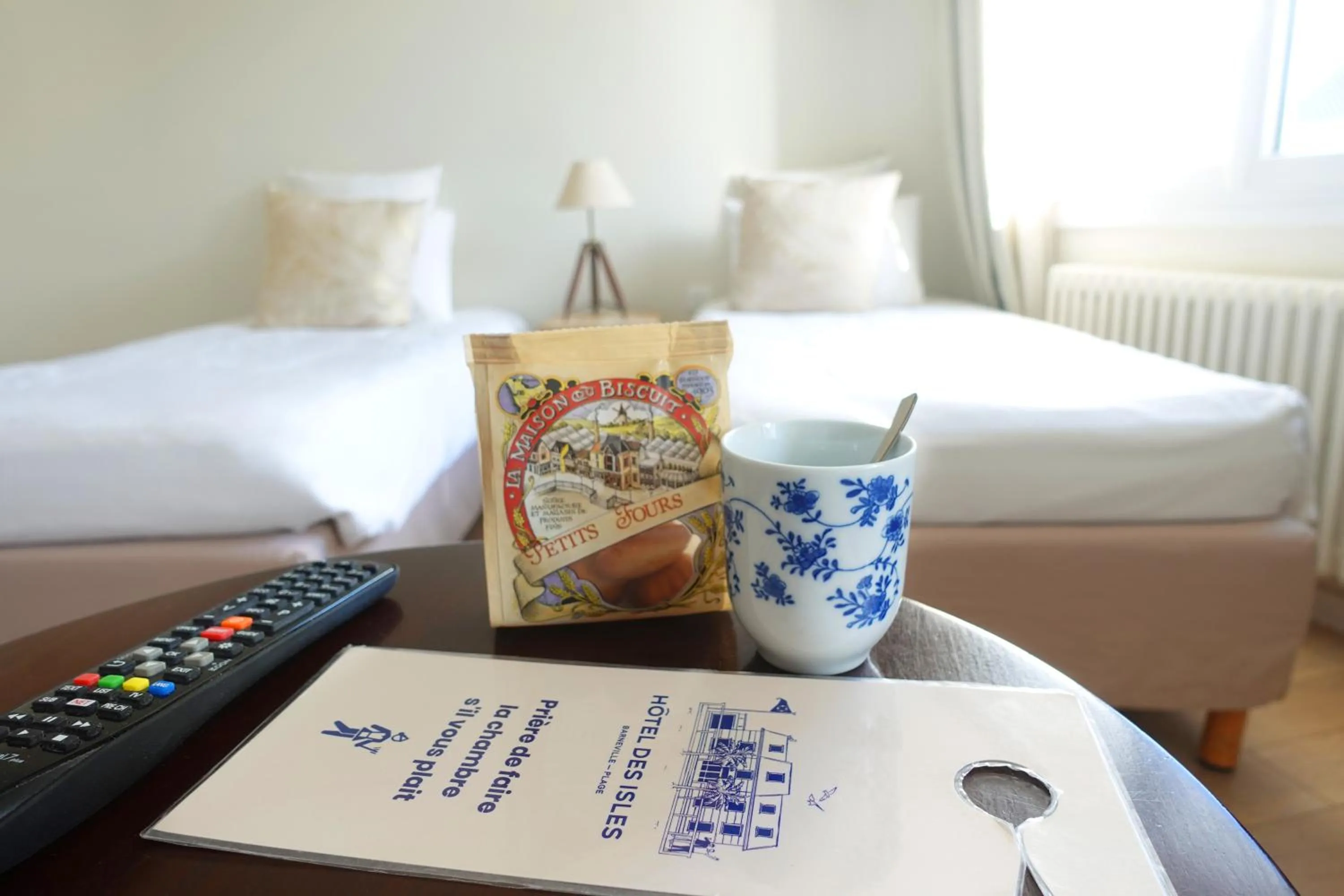 Bed in Hôtel des Isles