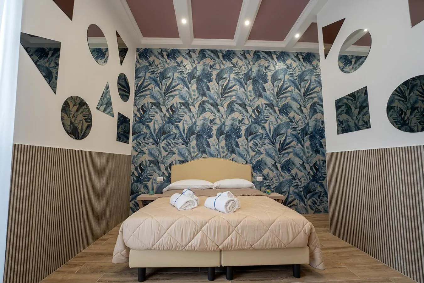 Bedroom, Bed in P.C. Boutique H. Vesuvius, Napoli Centro, by ClaPa Group