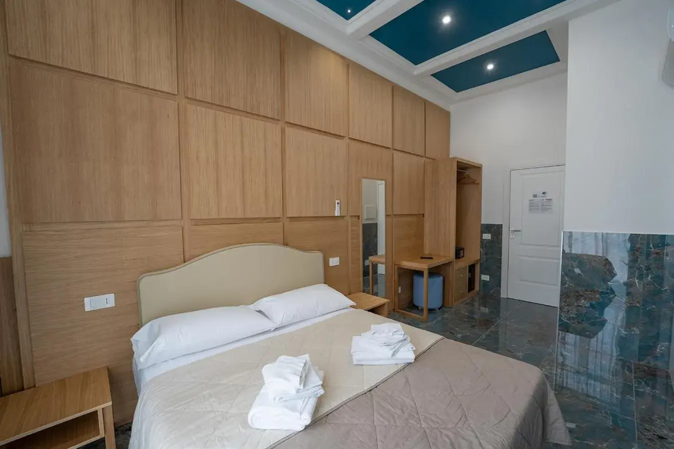 Suite with City View in P.C. Boutique H. Vesuvius, Napoli Centro, by ClaPa Group Suite with City View in P.C. Boutique H. Vesuvius, Napoli Centro, by ClaPa Group