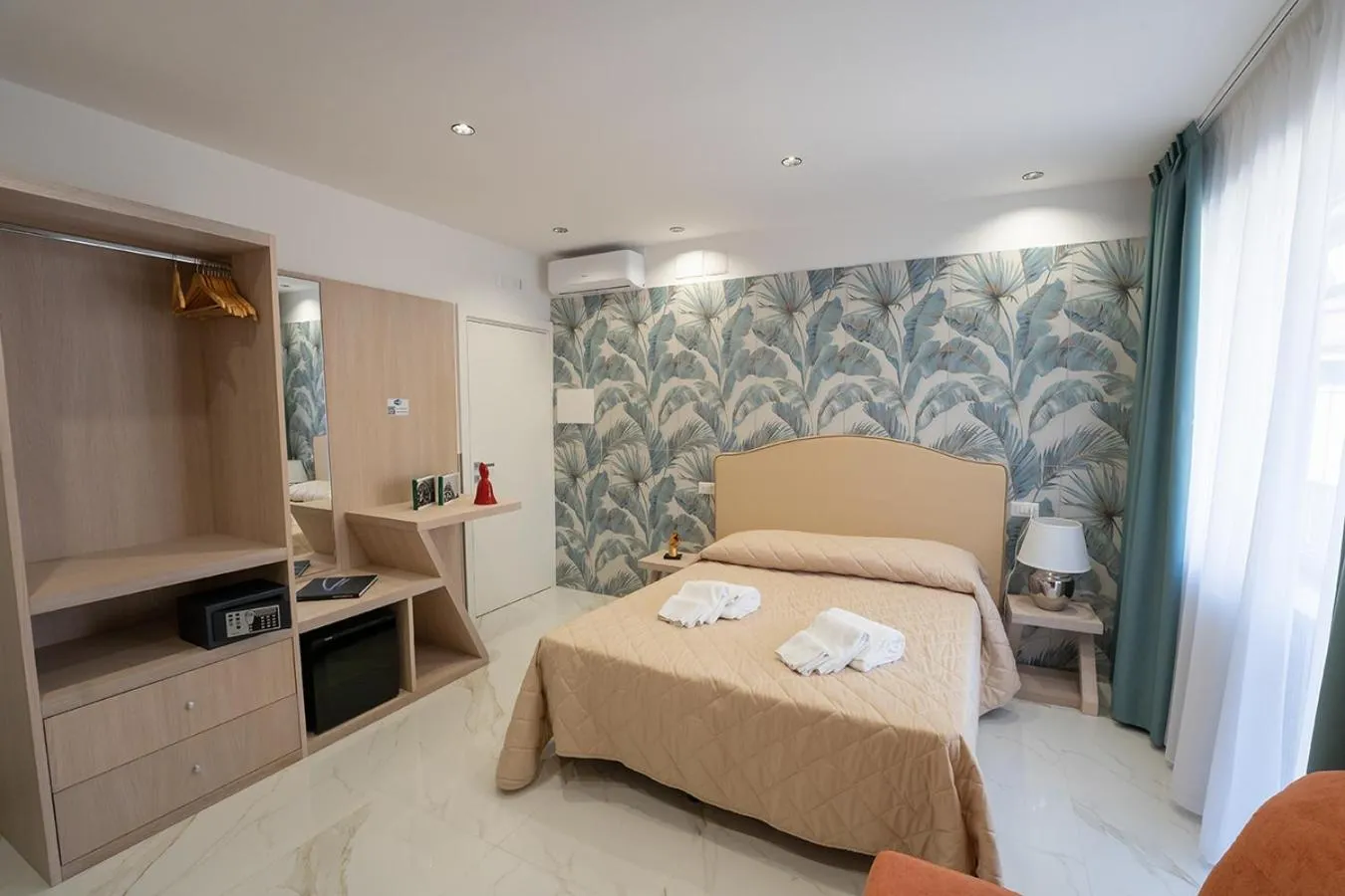 Photo of the whole room, Bed in P.C. Boutique H. Vesuvius, Napoli Centro, by ClaPa Group