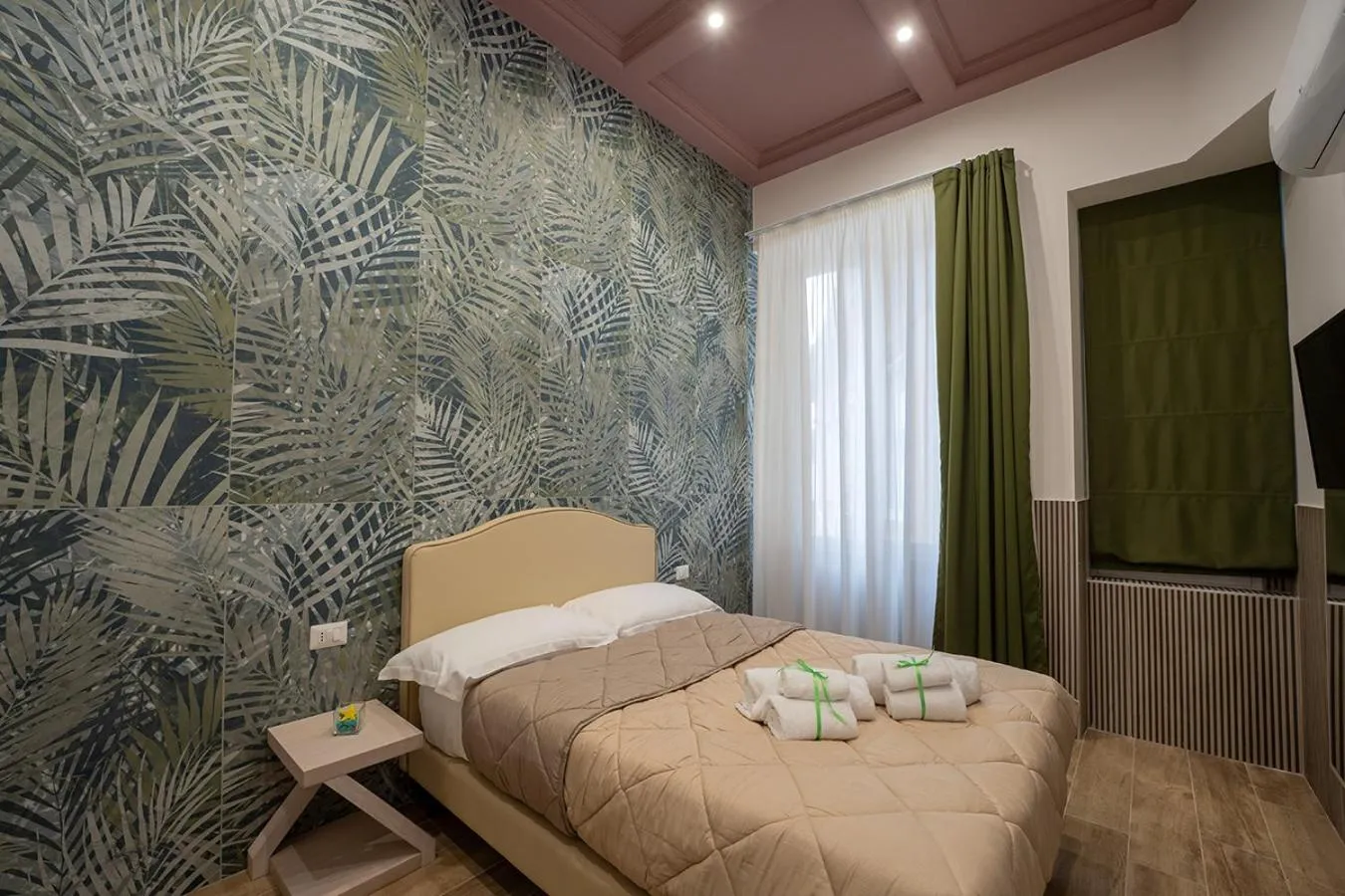 Photo of the whole room, Bed in P.C. Boutique H. Vesuvius, Napoli Centro, by ClaPa Group