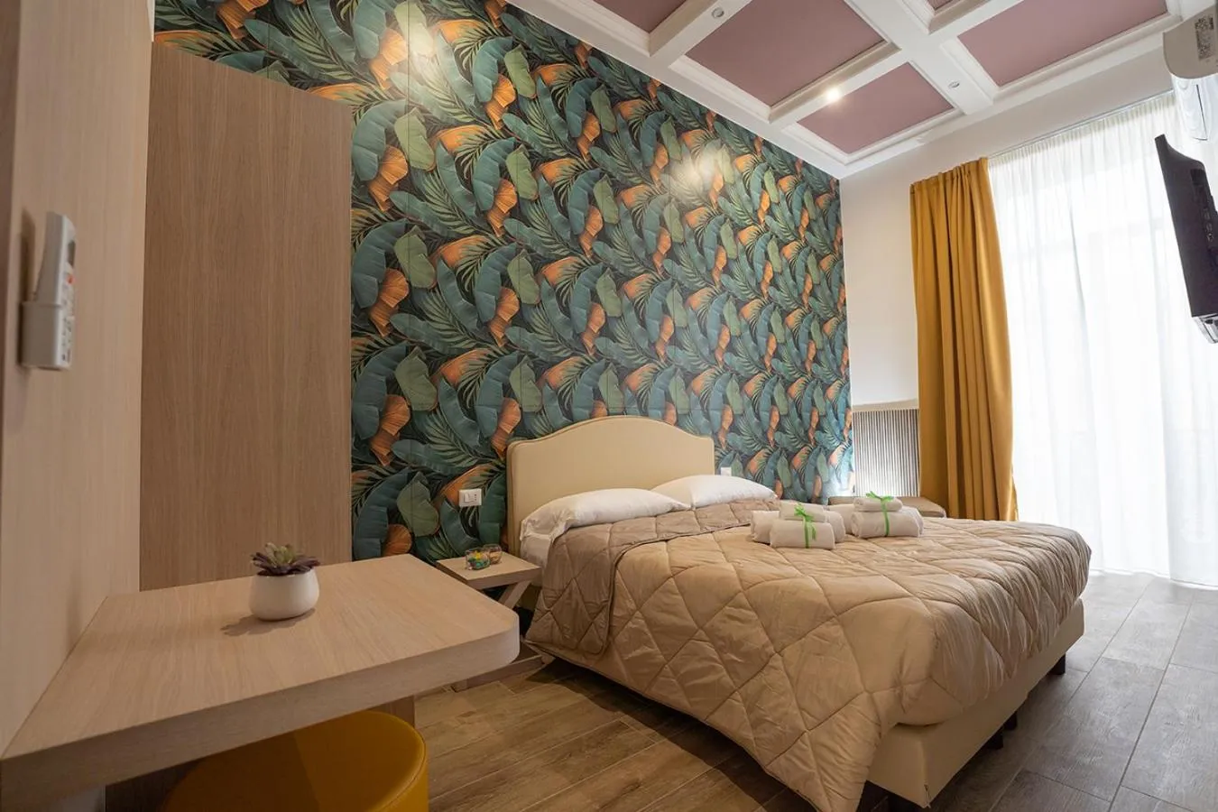 Photo of the whole room, Bed in P.C. Boutique H. Vesuvius, Napoli Centro, by ClaPa Group