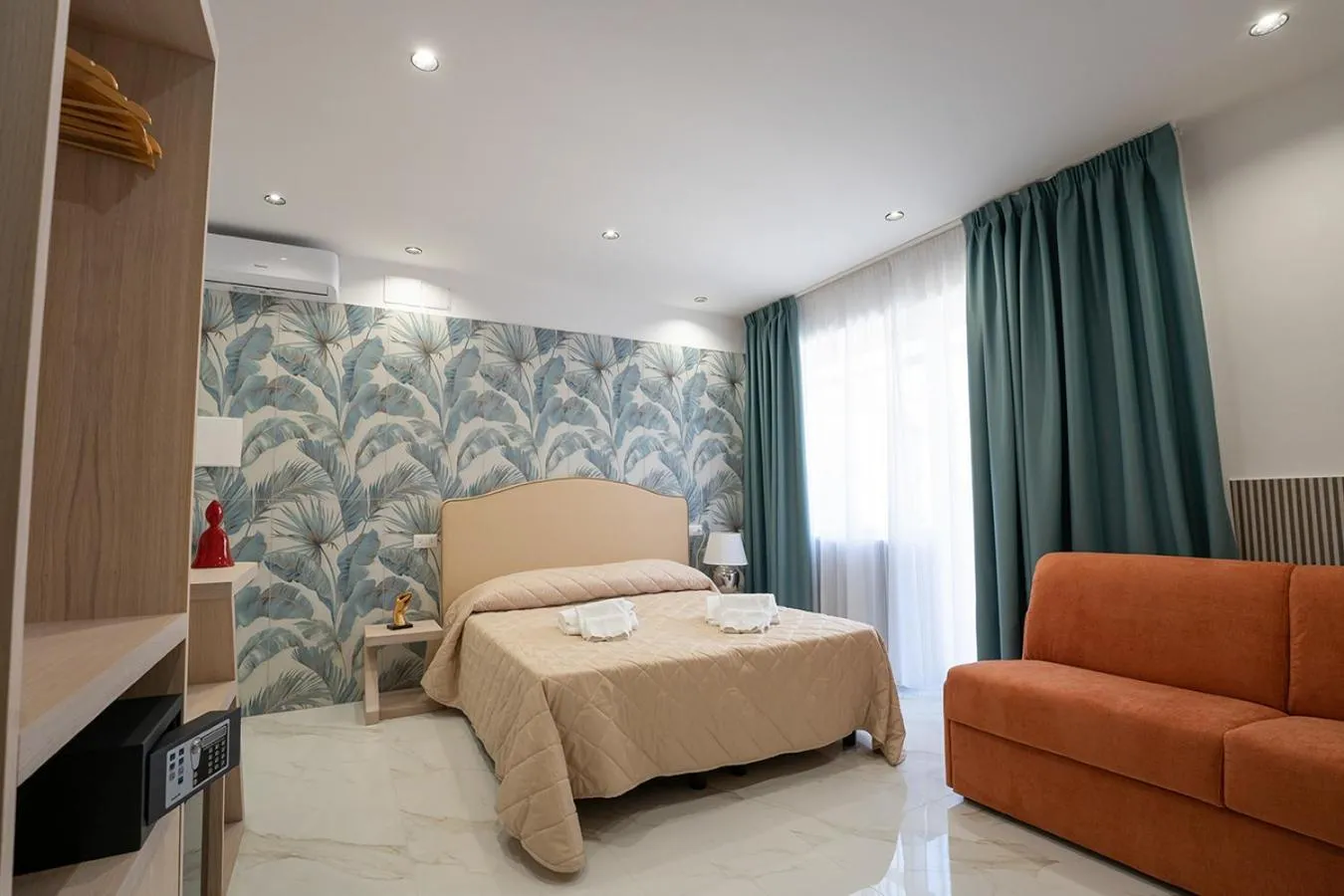 Bedroom, Bed in P.C. Boutique H. Vesuvius, Napoli Centro, by ClaPa Group