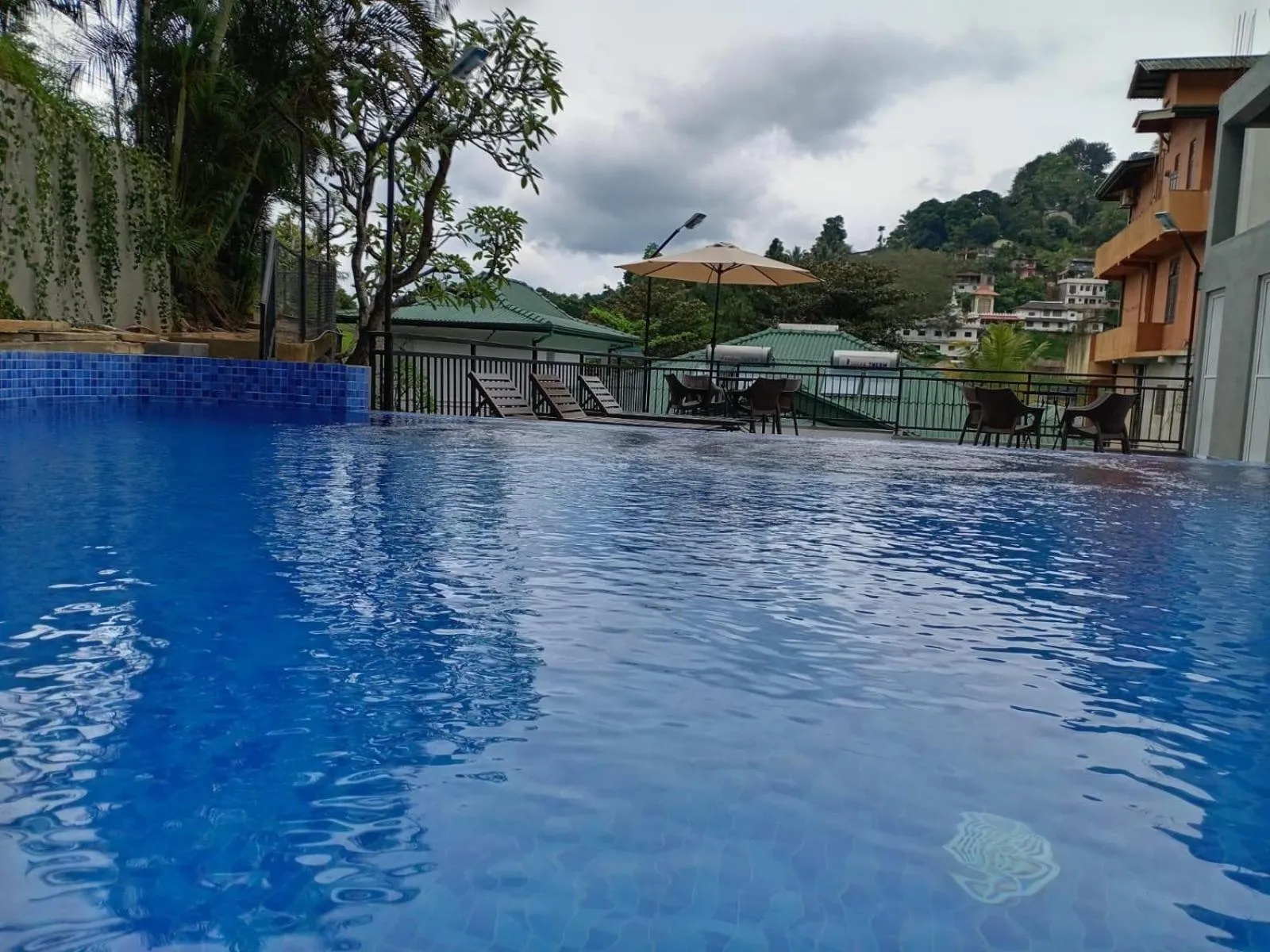 Swimming pool in Hotel Travellers Nest Kandy