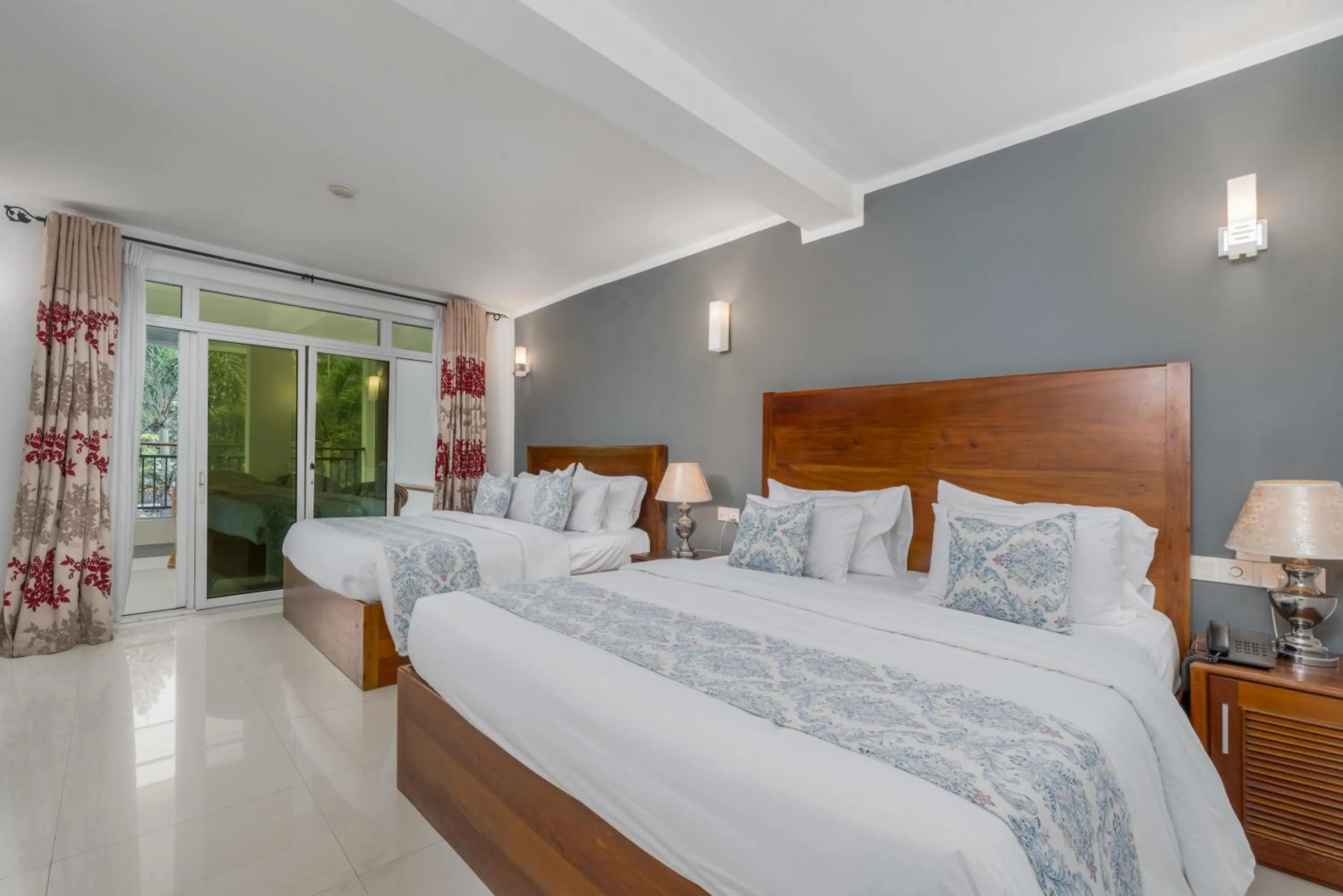 Photo of the whole room, Bed in Hotel Travellers Nest Kandy