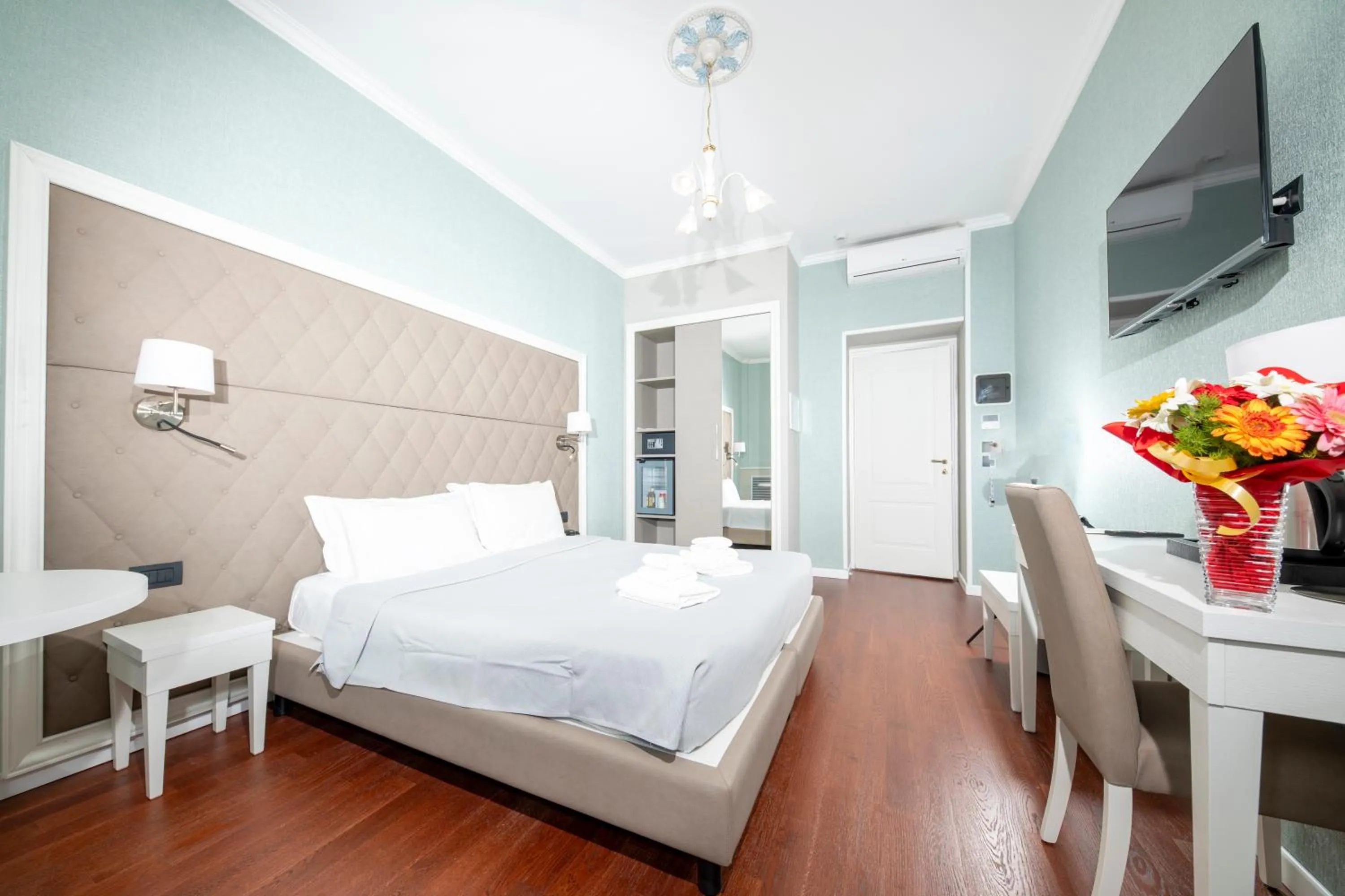 Bedroom, Bed in Grand Hotel & des Anglais Spa