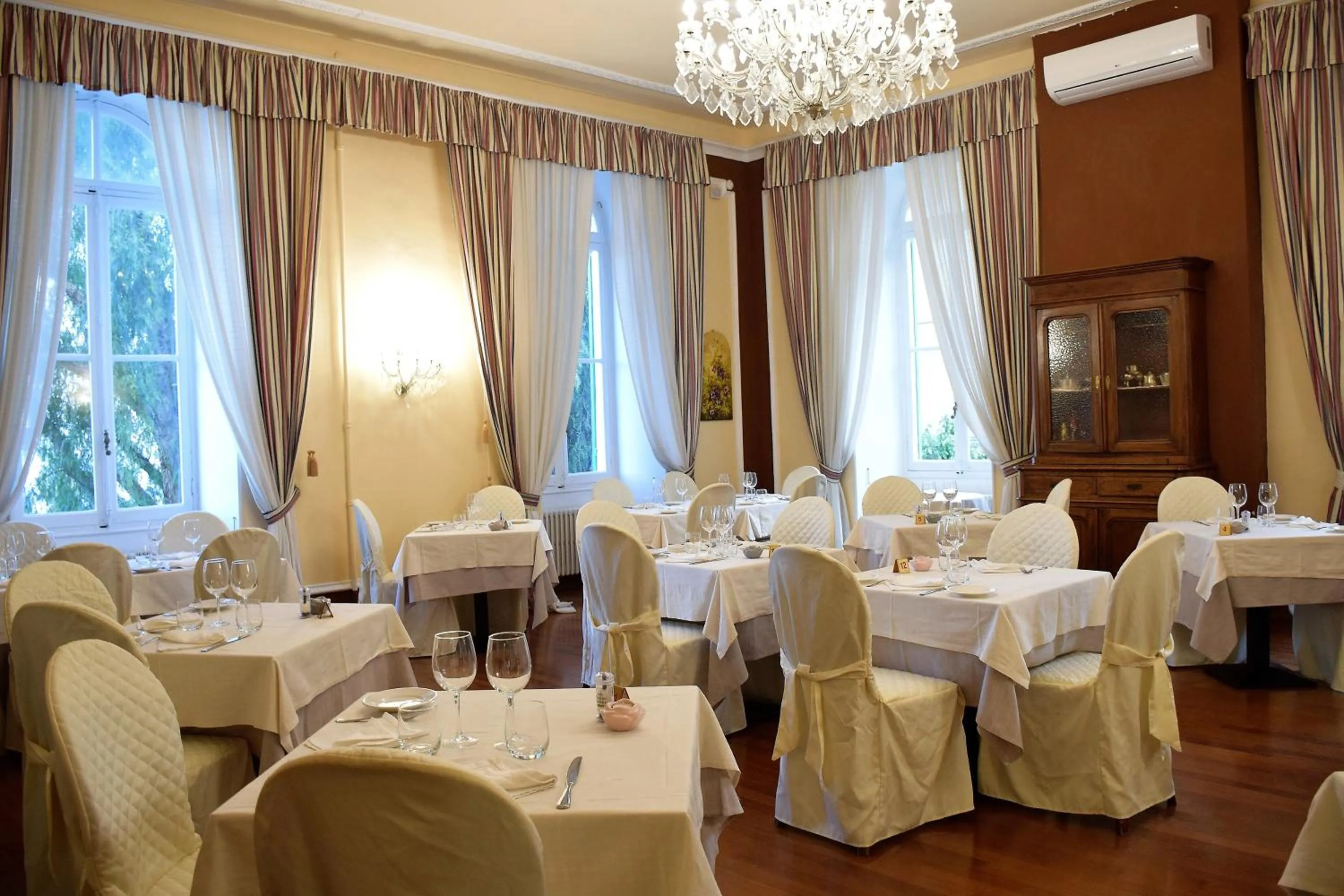 Restaurant/places to eat in Grand Hotel & des Anglais Spa