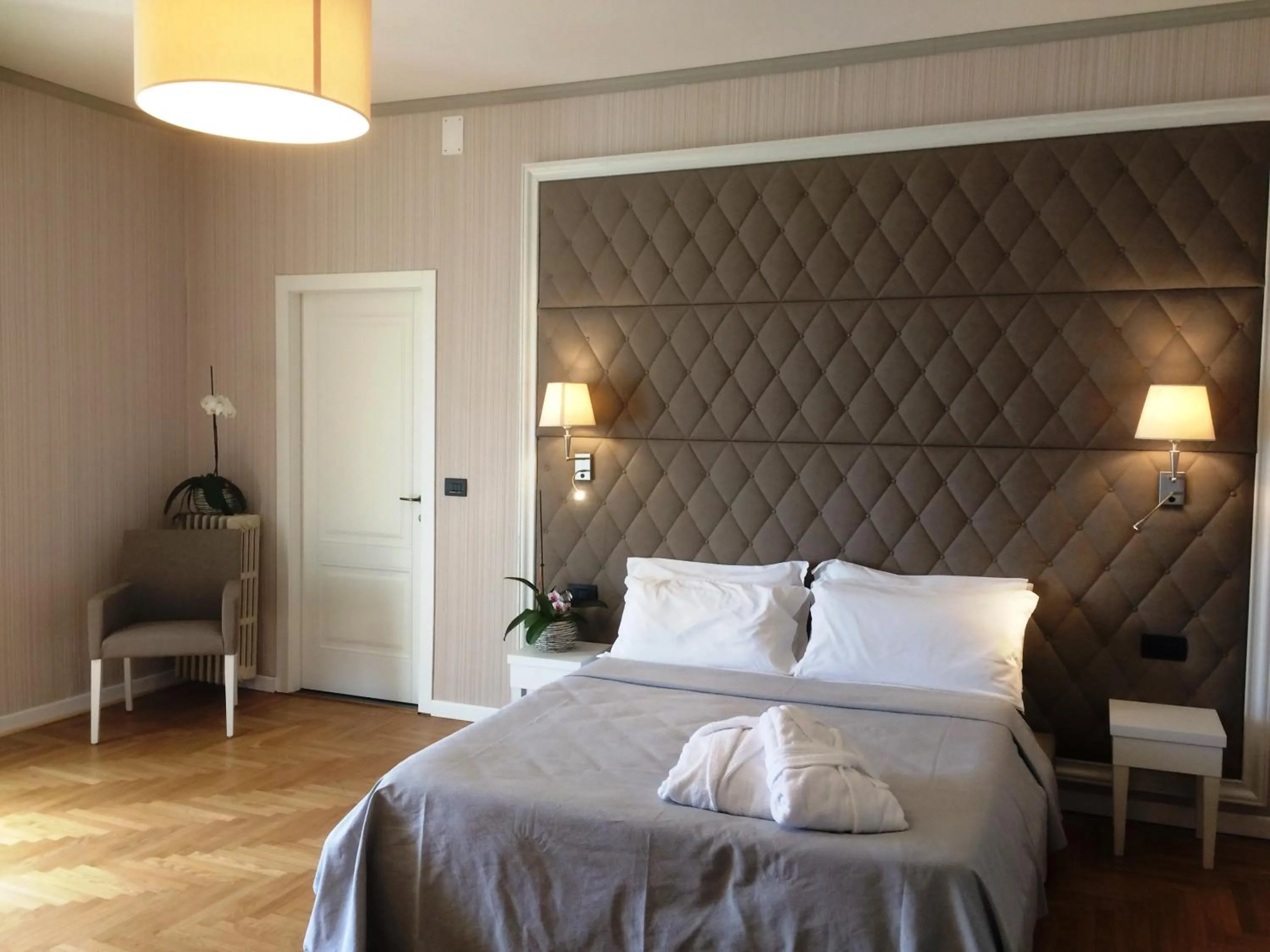 Bedroom, Bed in Grand Hotel & des Anglais Spa