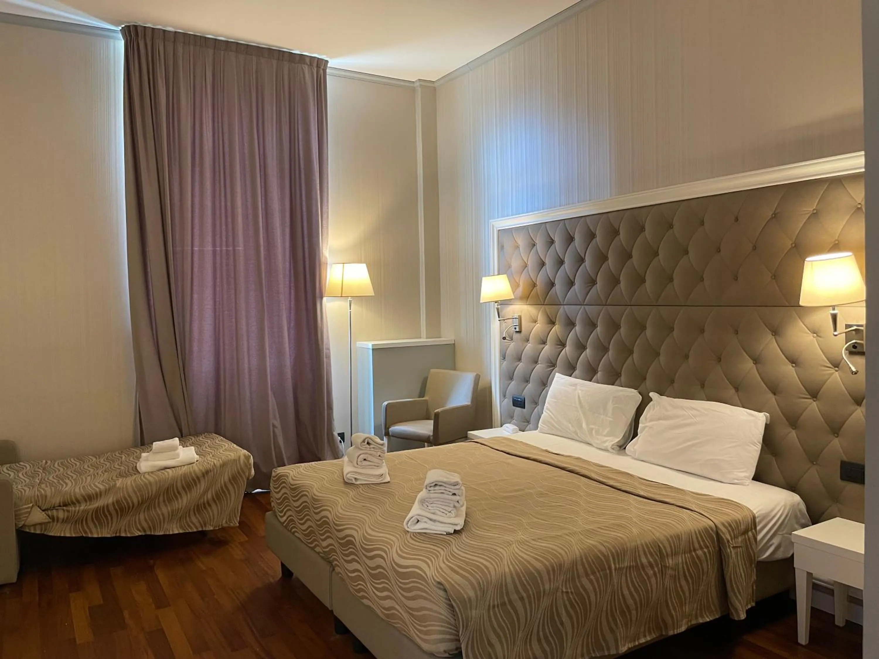 Photo of the whole room, Bed in Grand Hotel & des Anglais Spa