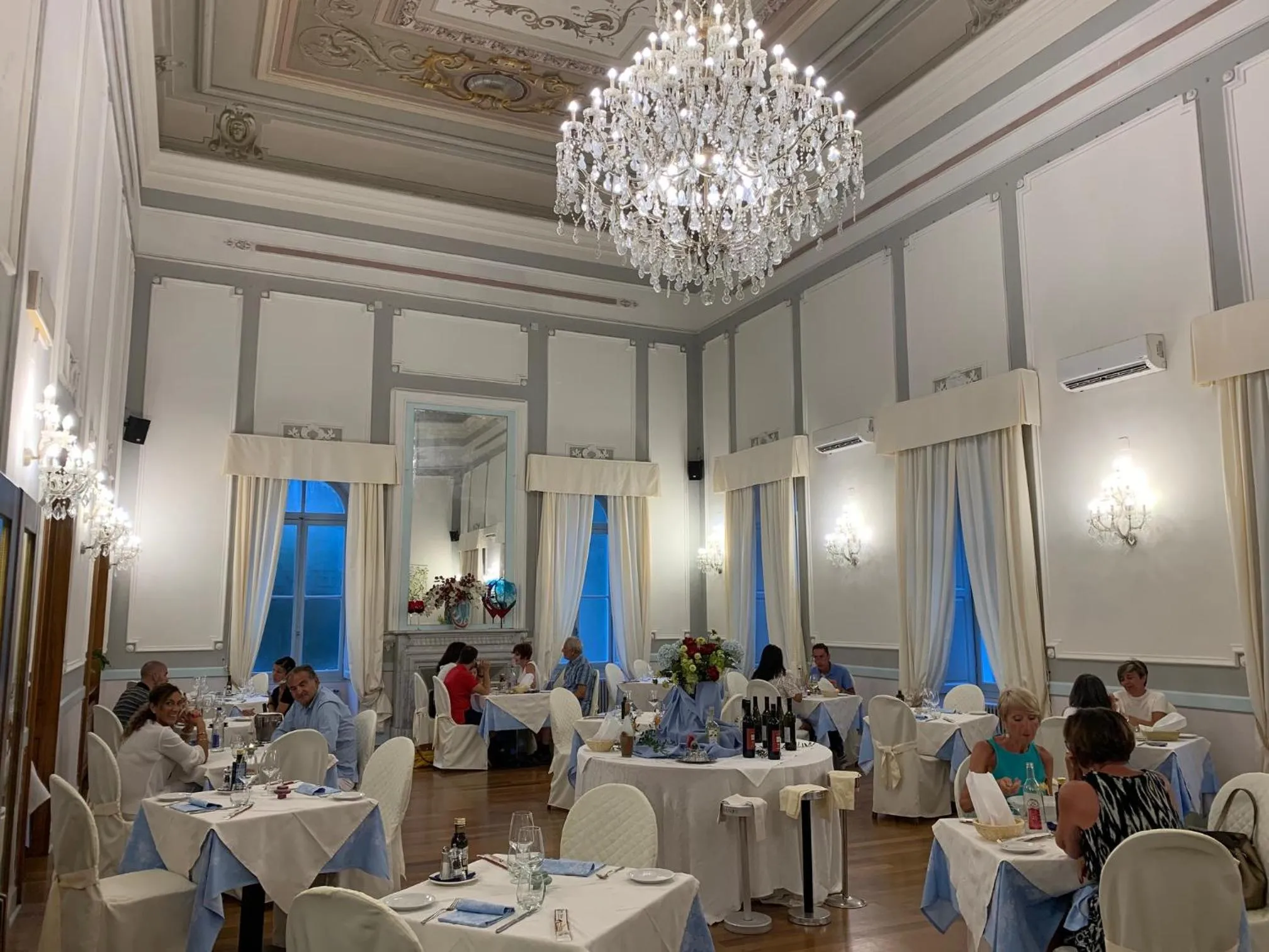 Restaurant/places to eat in Grand Hotel & des Anglais Spa