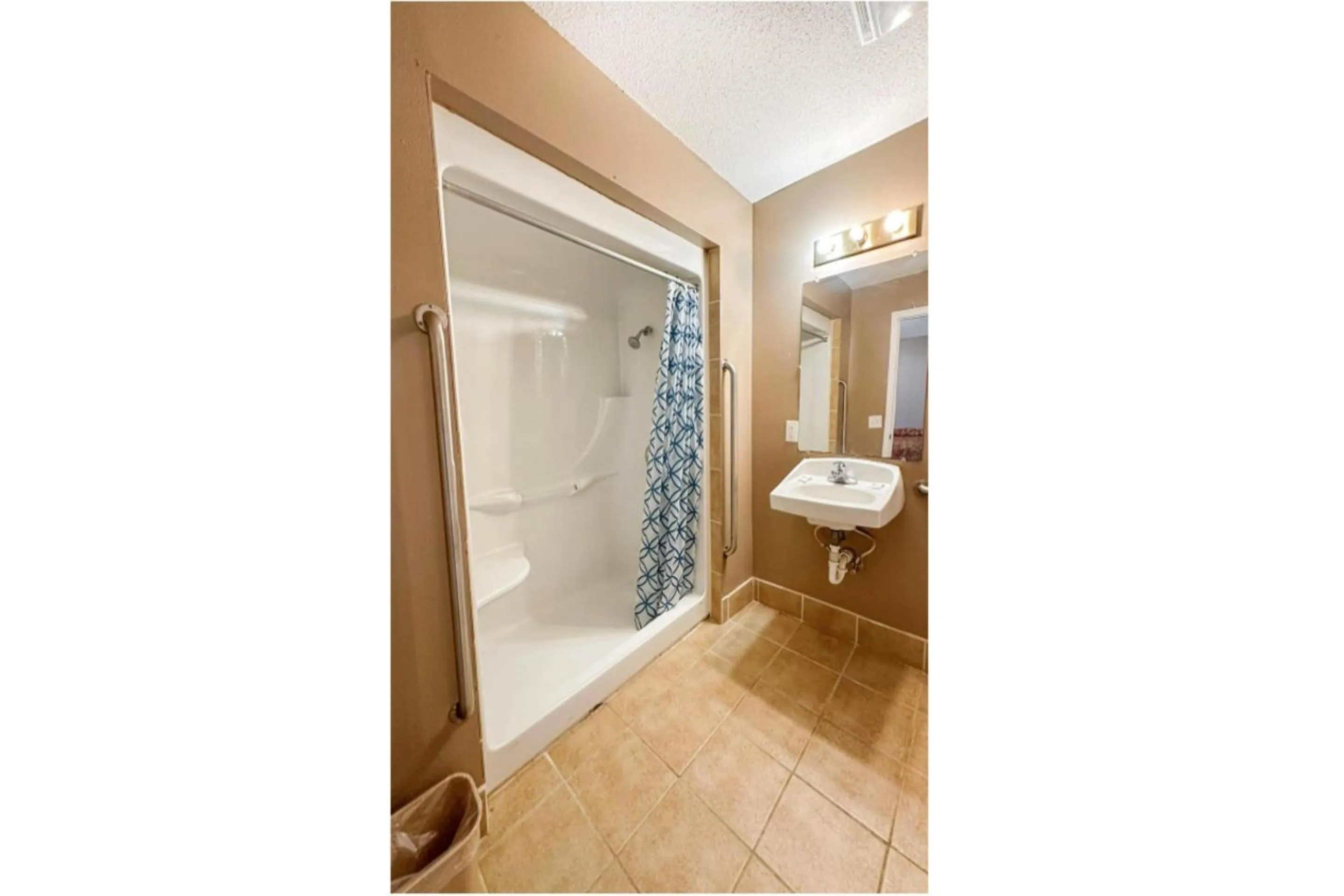 Bathroom in Sparta Seven Motel By OYO near Milledgeville