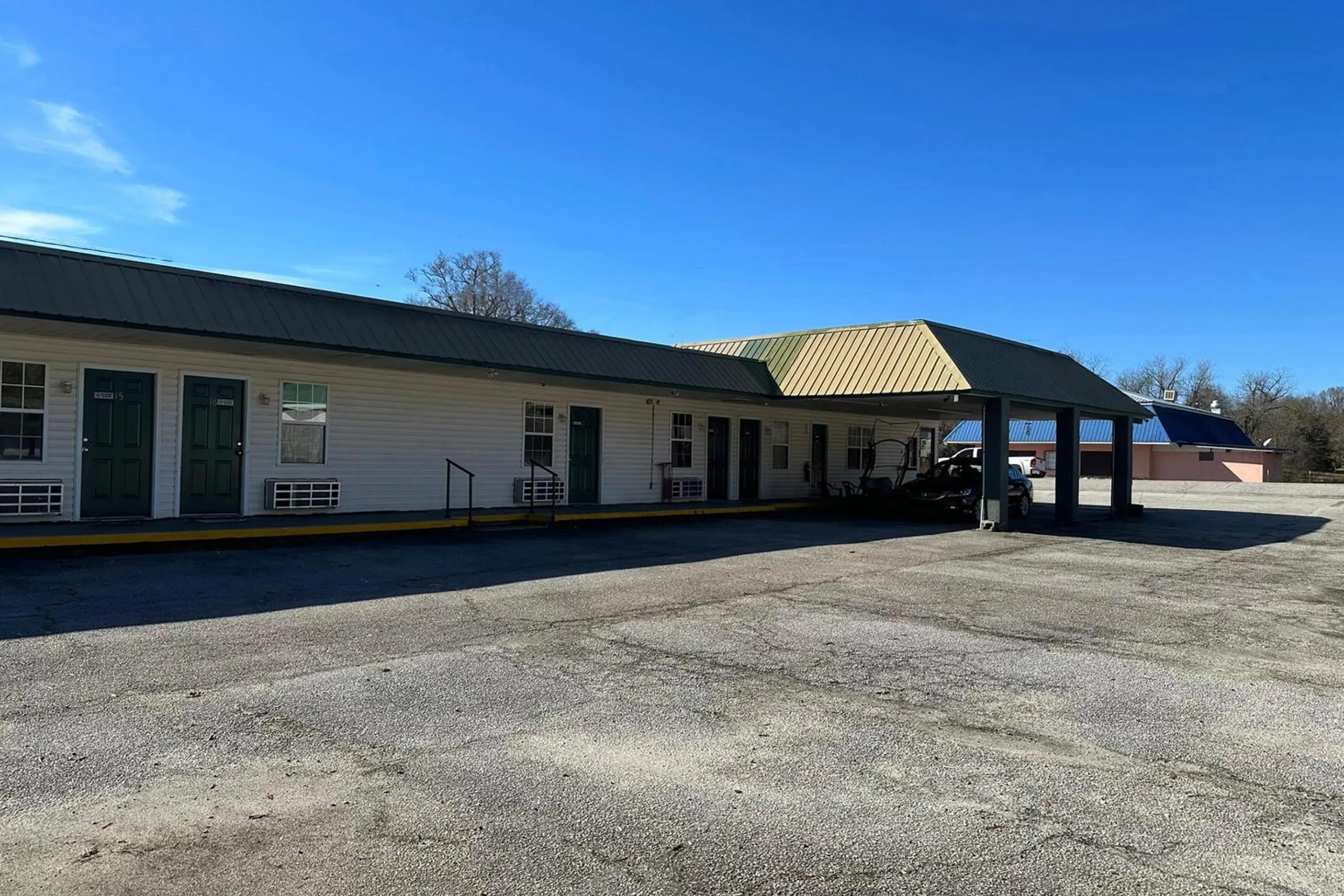 Facade/entrance in Sparta Seven Motel By OYO near Milledgeville