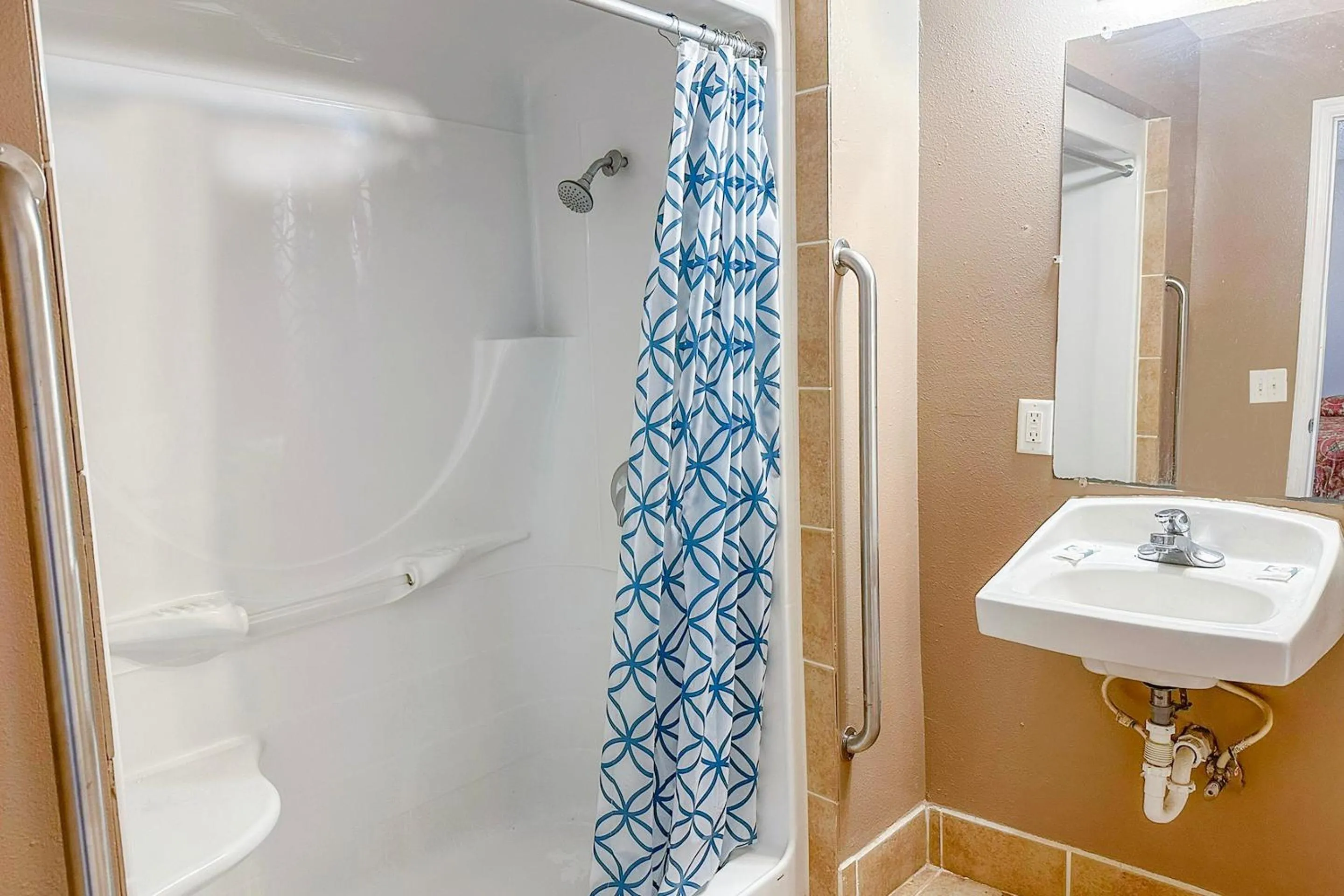 Bathroom in Sparta Seven Motel By OYO near Milledgeville