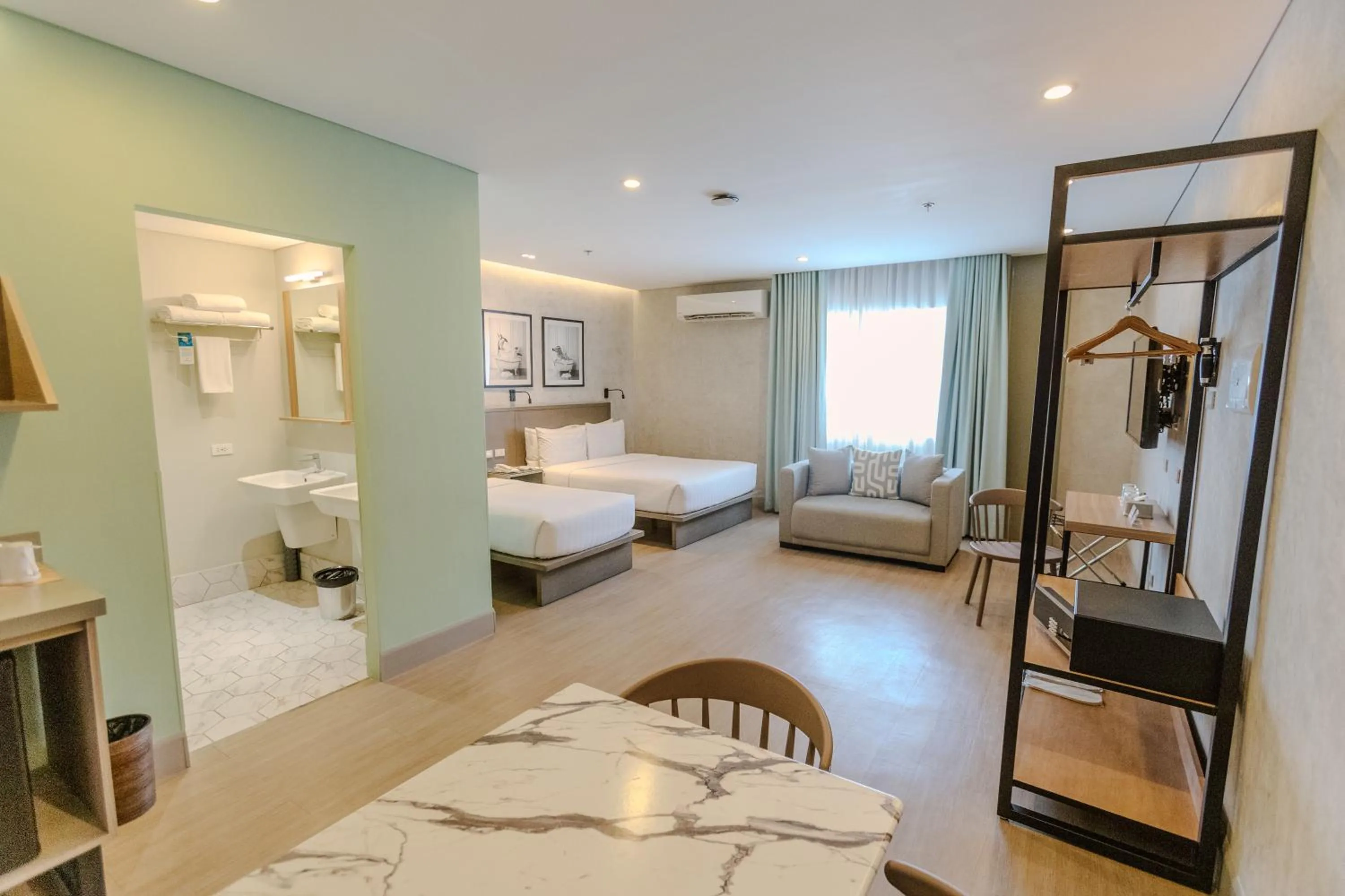 Photo of the whole room, Bed in Primeway Suites Cebu