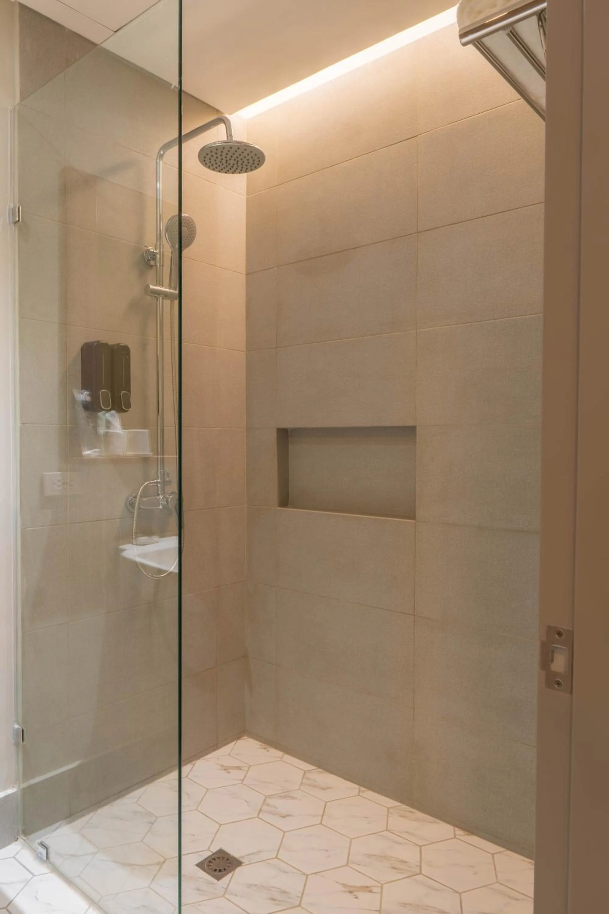 Shower in Primeway Suites Cebu