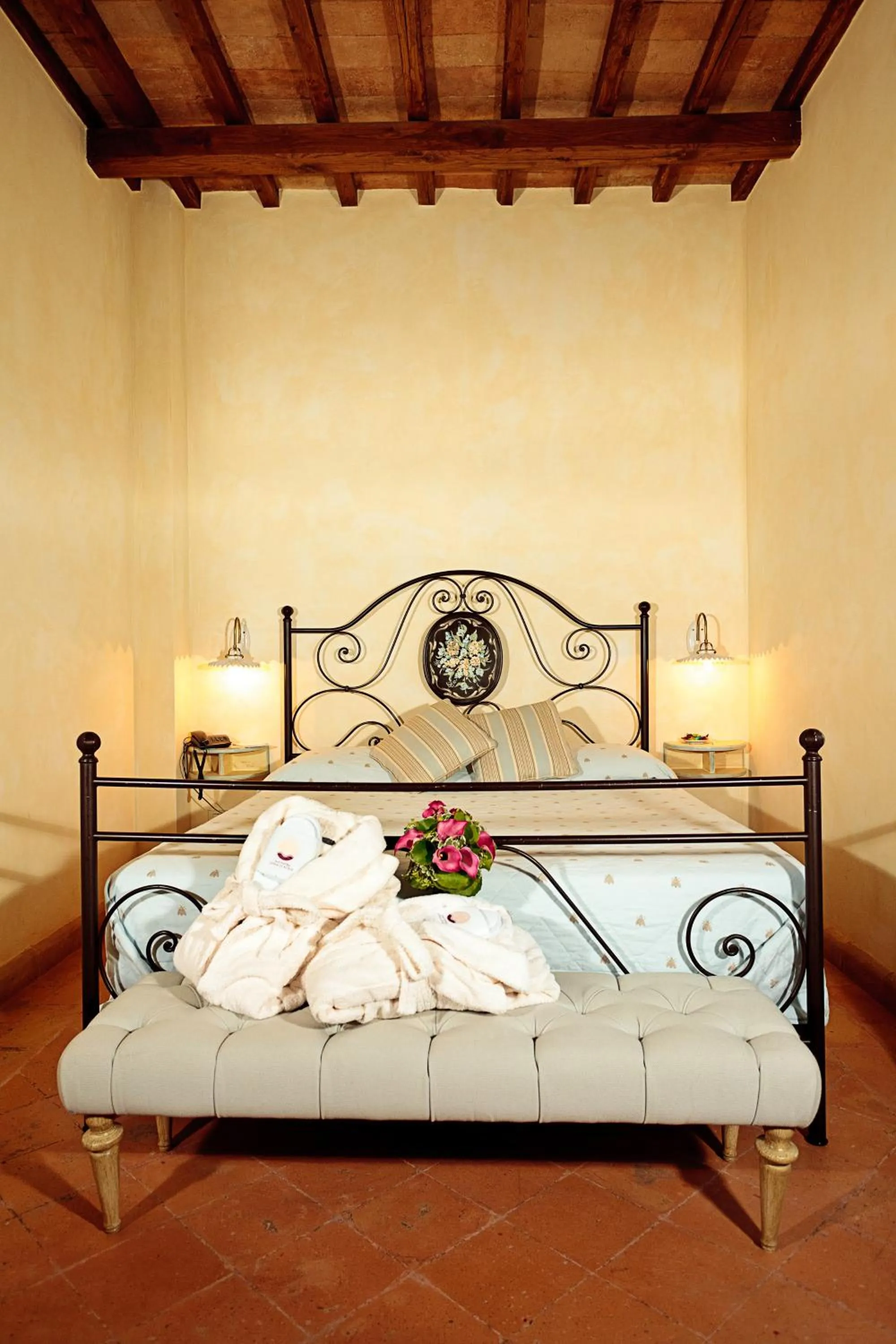 Bed in San Pietro Sopra Le Acque Resort & Spa