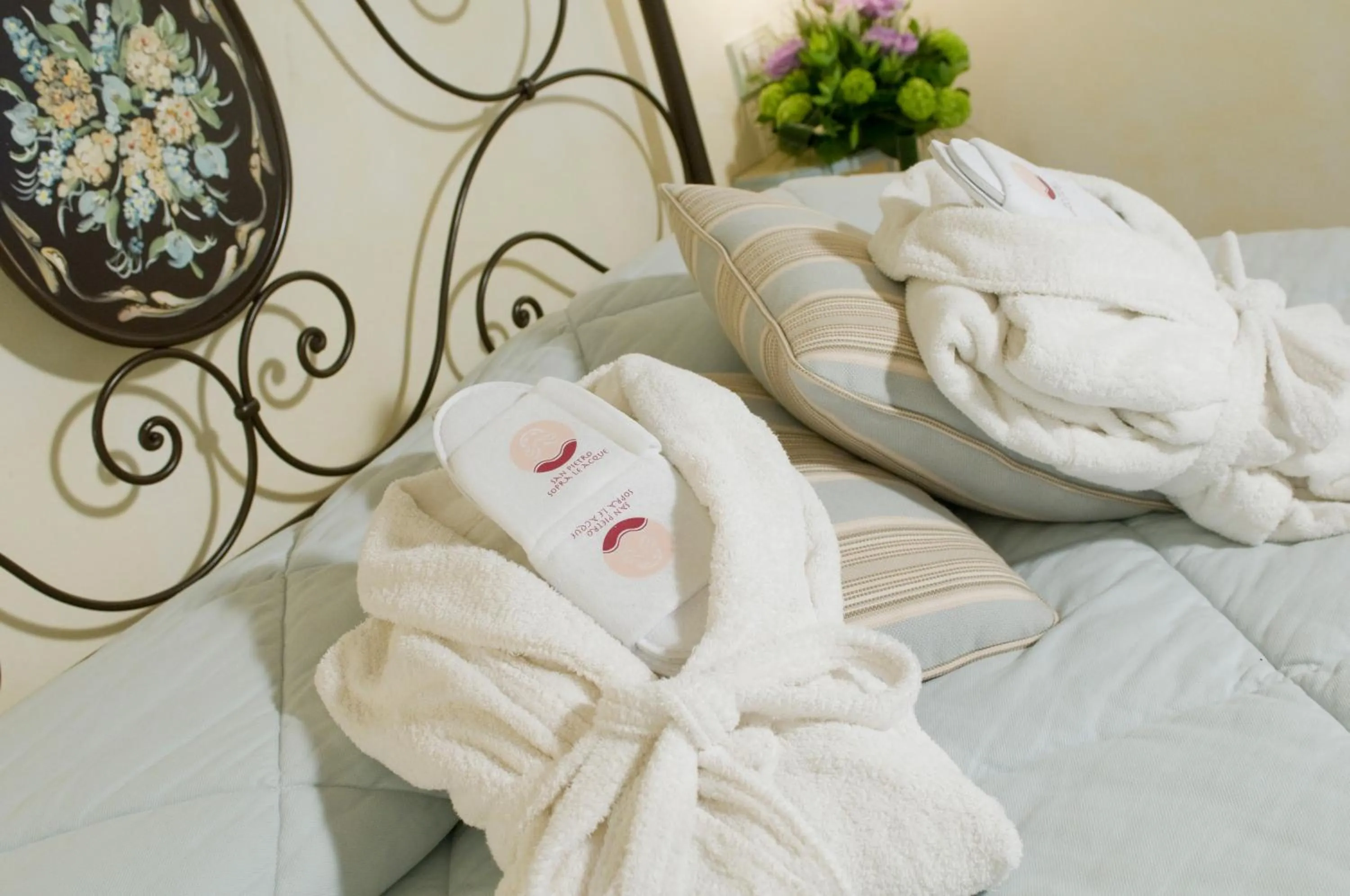 Bed in San Pietro Sopra Le Acque Resort & Spa