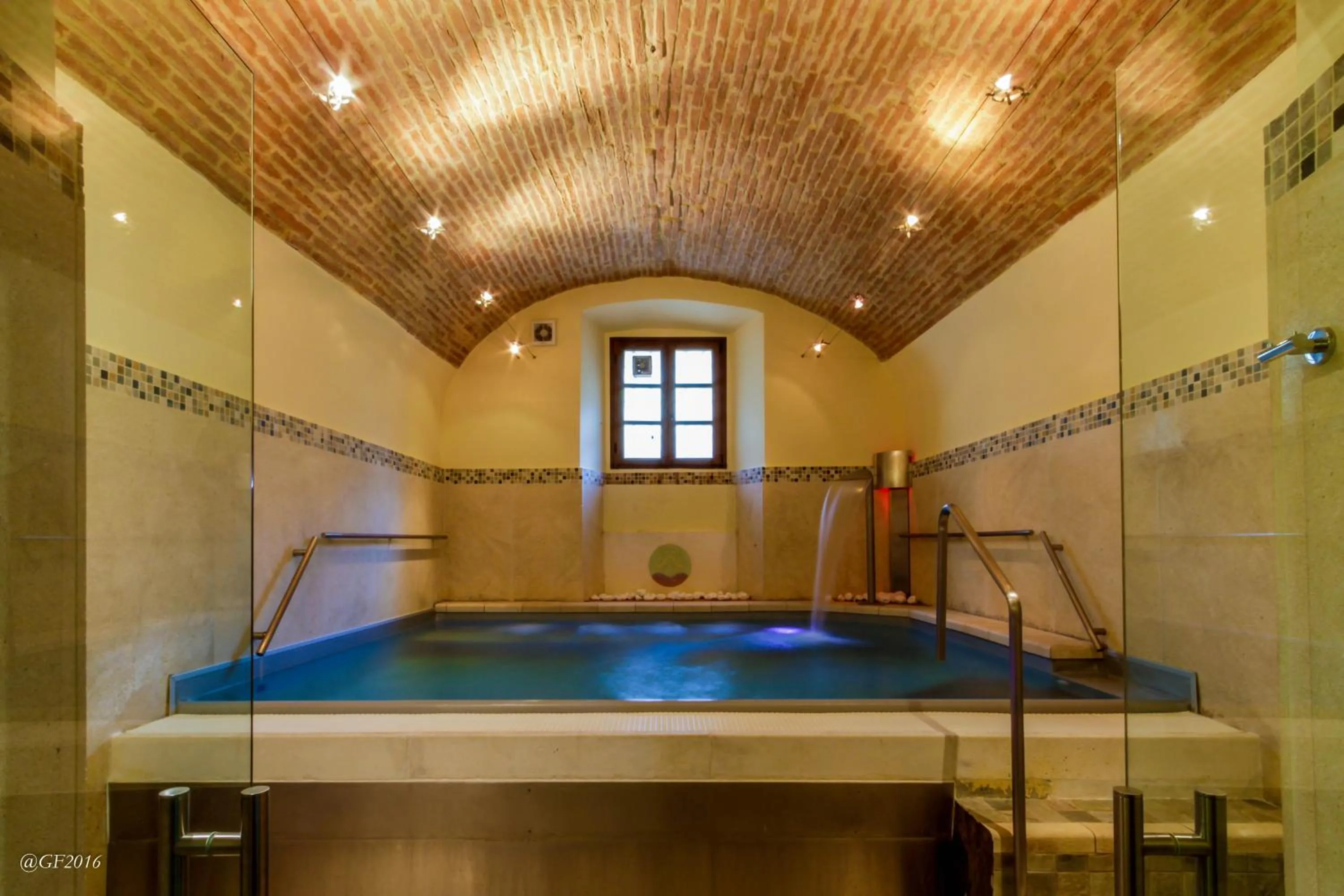 Hot Tub in San Pietro Sopra Le Acque Resort & Spa