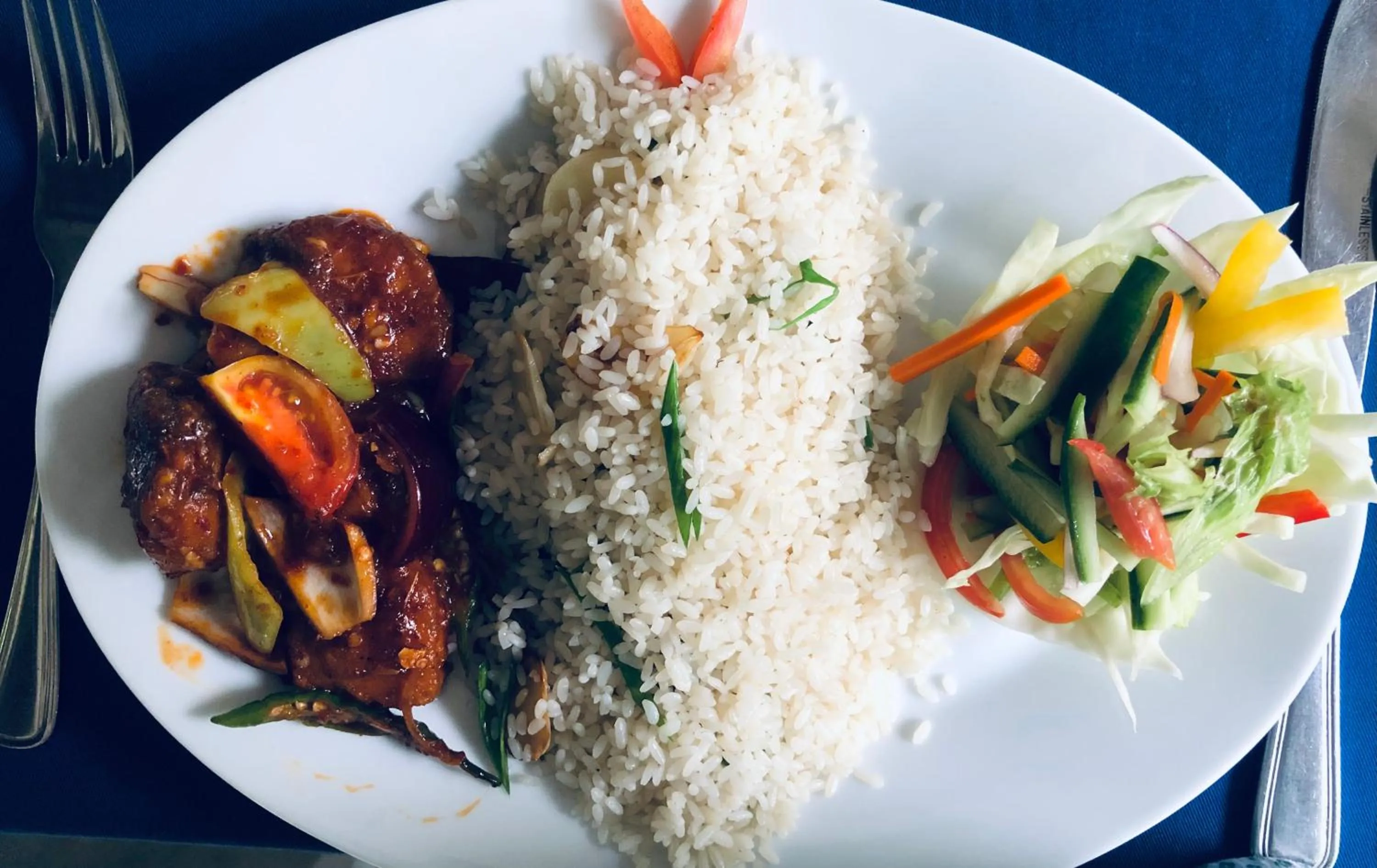 Food and drinks in River Garden Resort