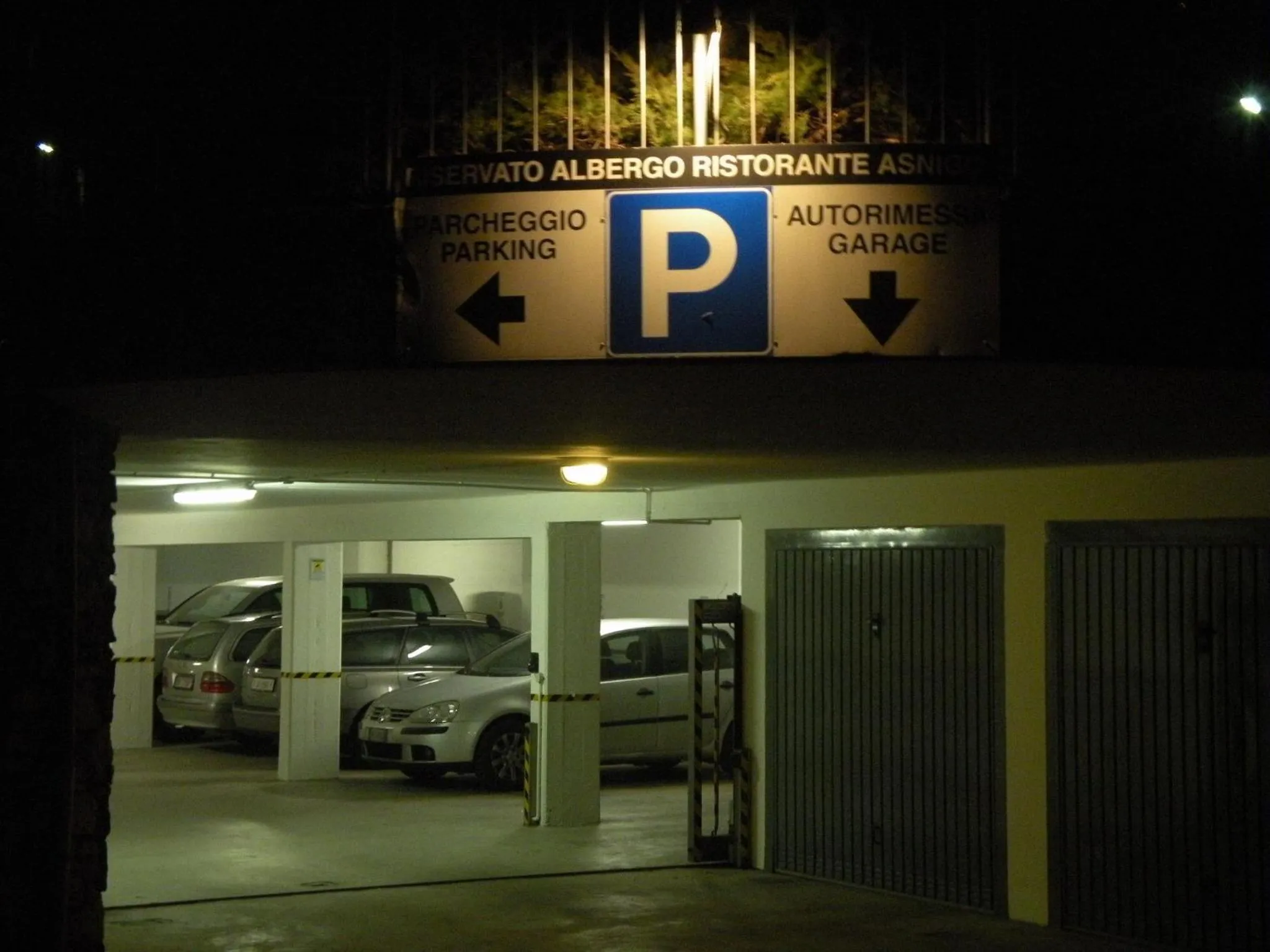 Parking in Hotel Asnigo