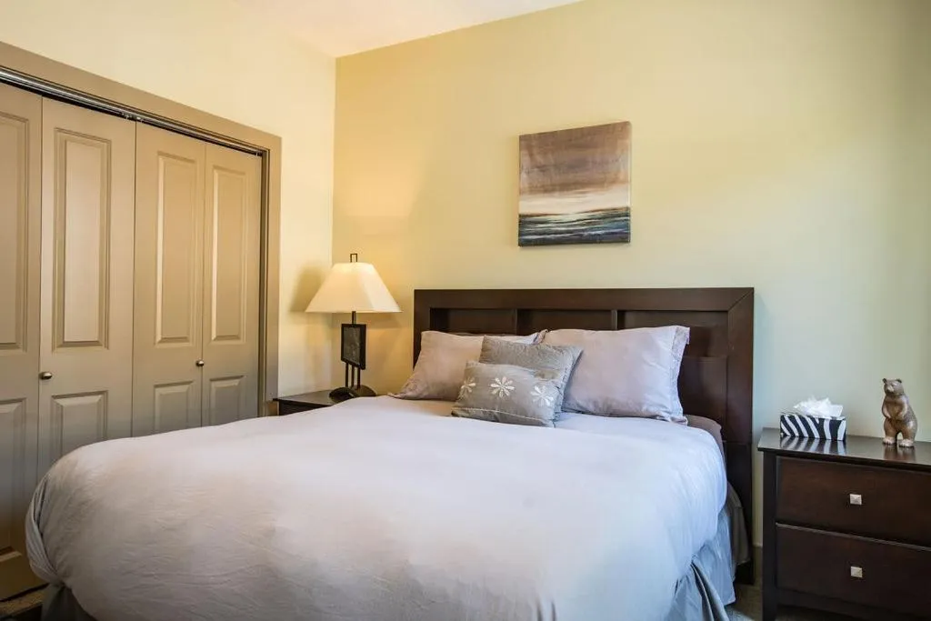 Bedroom, Bed in Selkirk Snug by Revelstoke Vacations