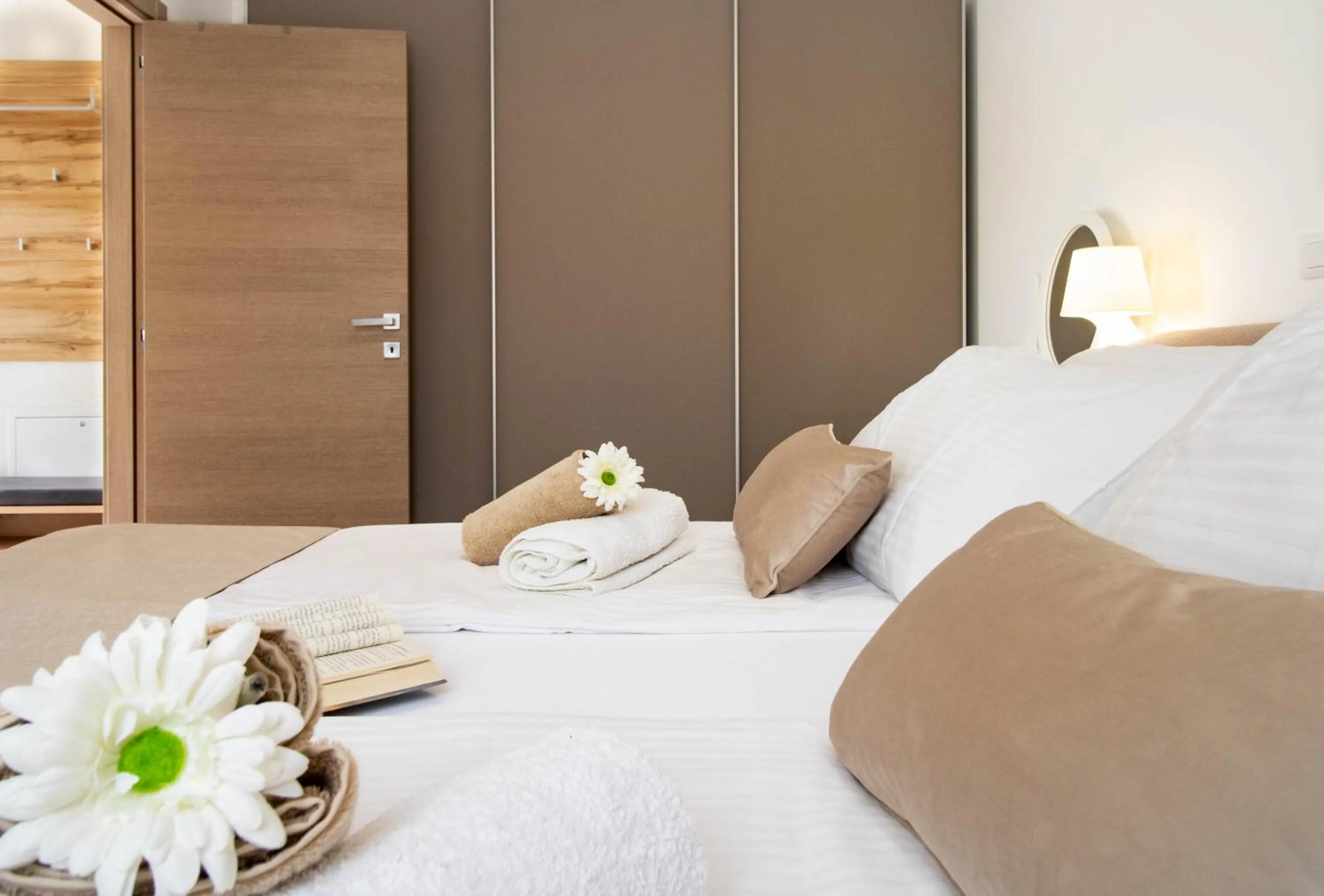 One-Bedroom Apartment in Apartment Jurić - FREE COVERED PARKING