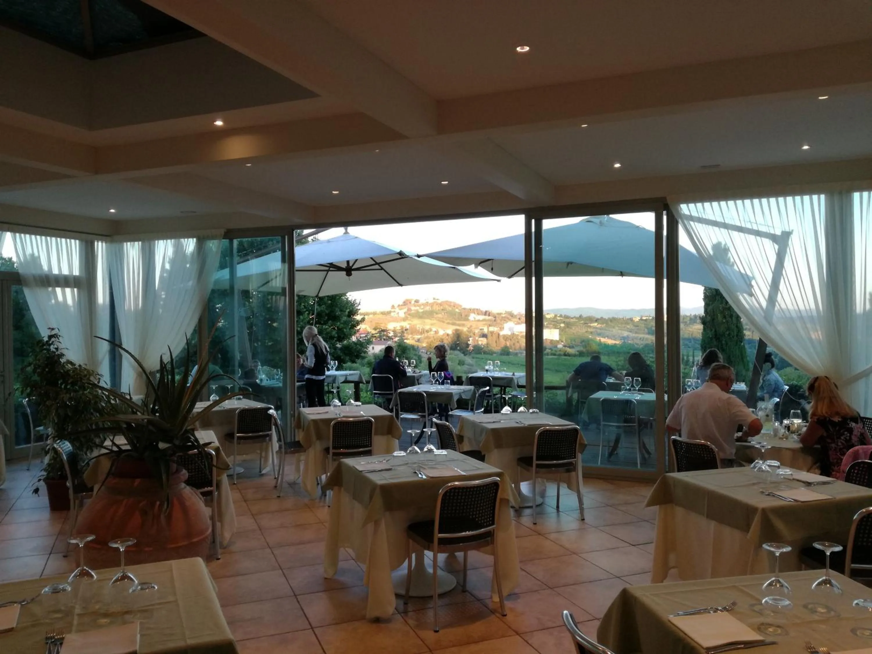 Restaurant/places to eat in Villa Ducci
