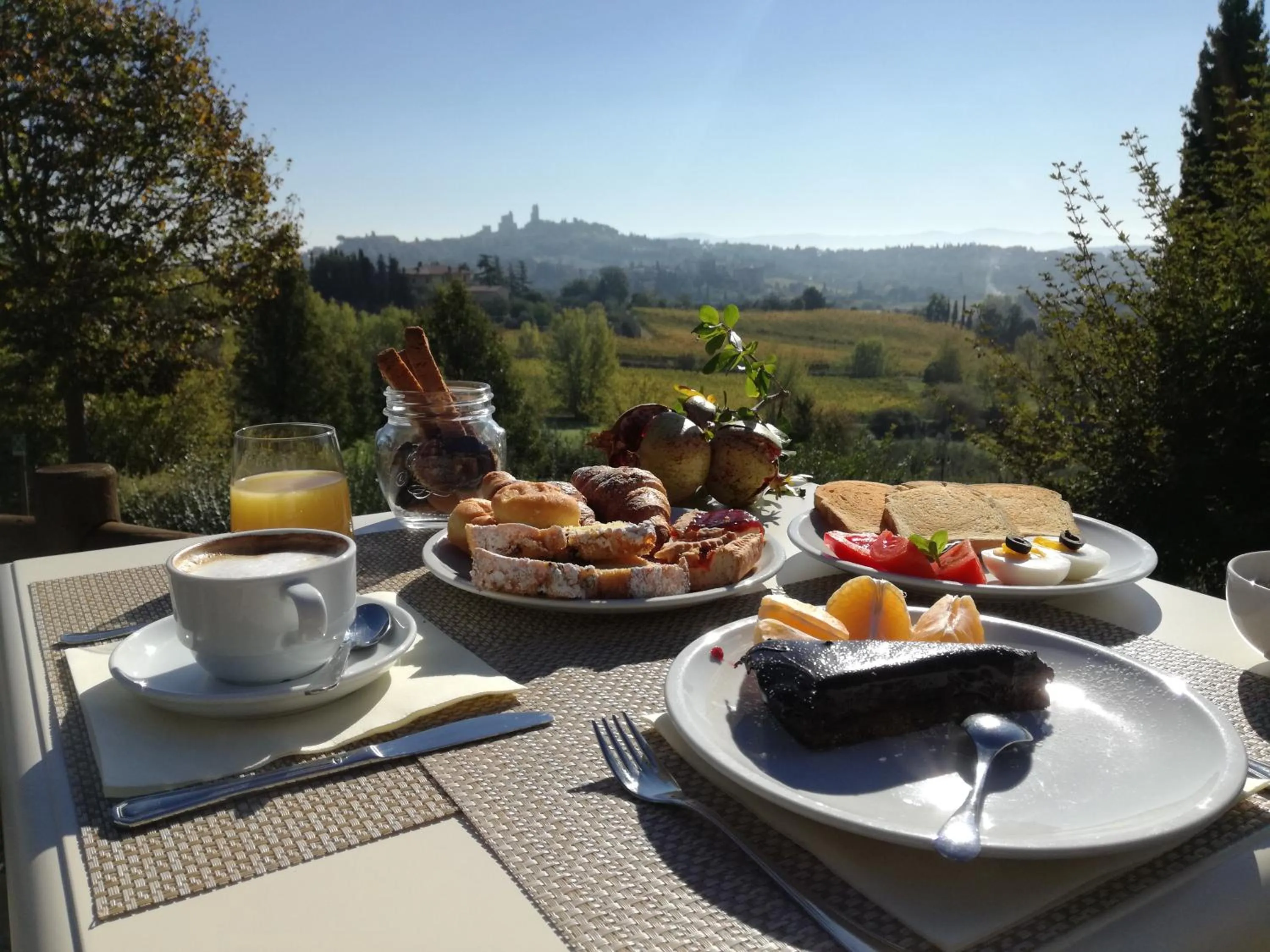 Buffet breakfast in Villa Ducci