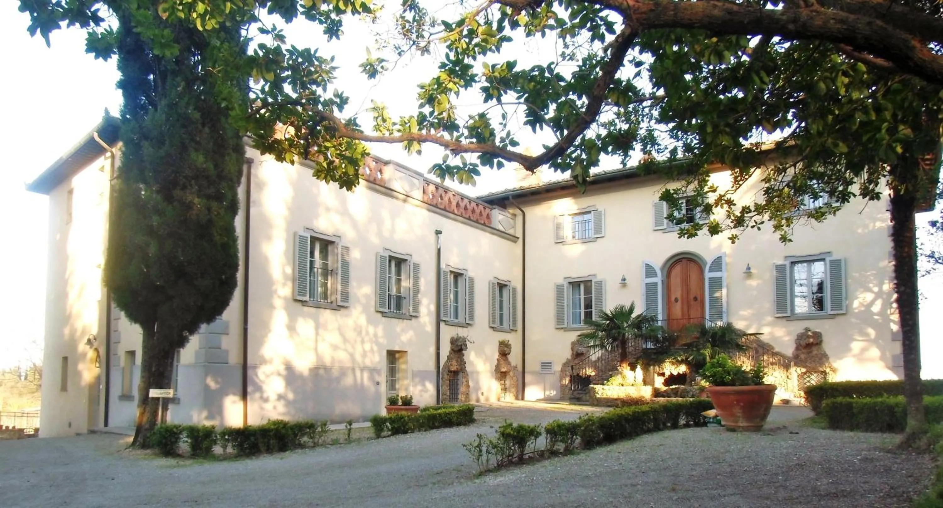 Facade/entrance in Villa Ducci