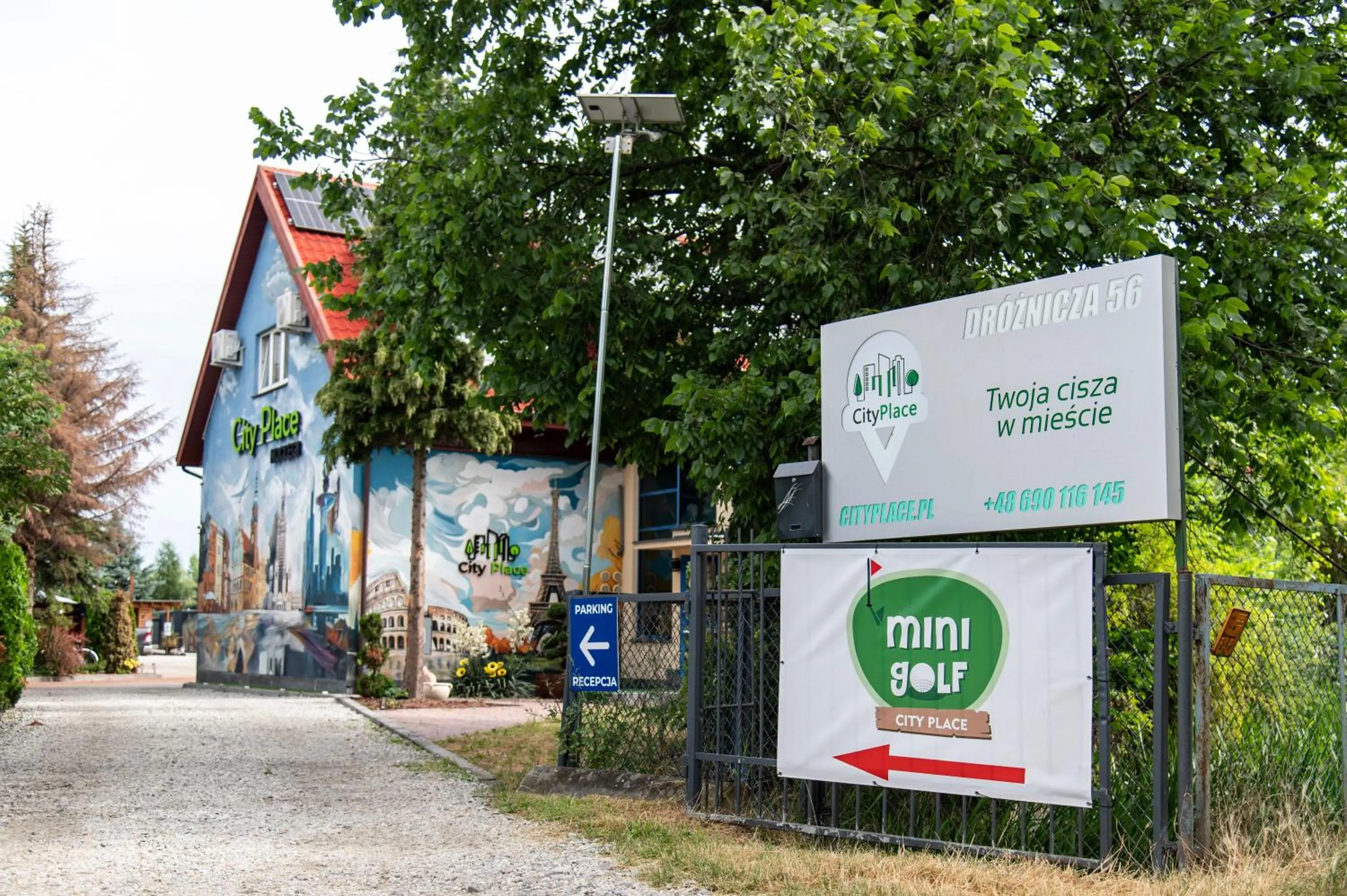 Property building in City Place Noclegi