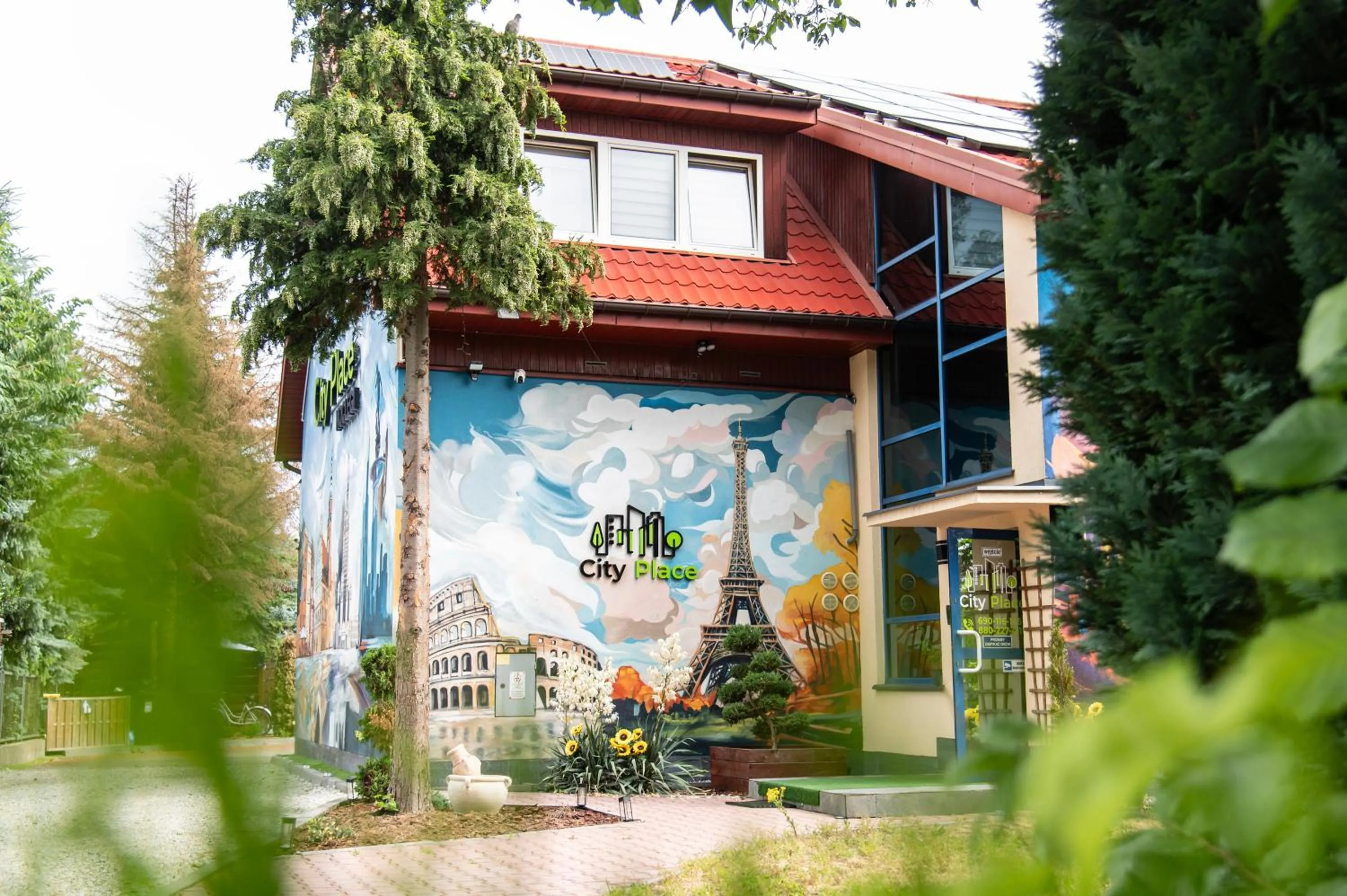 Property building in City Place Noclegi