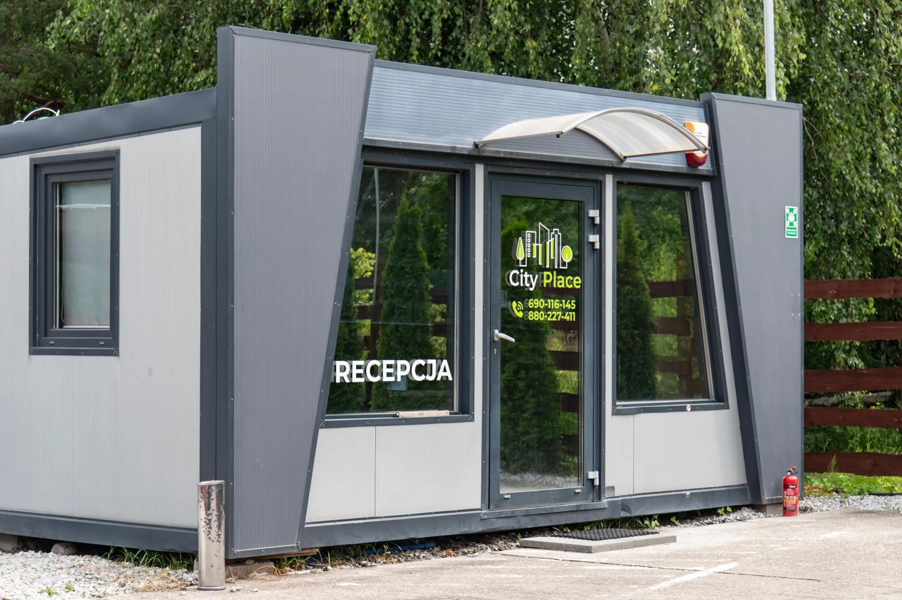 Property building in City Place Noclegi