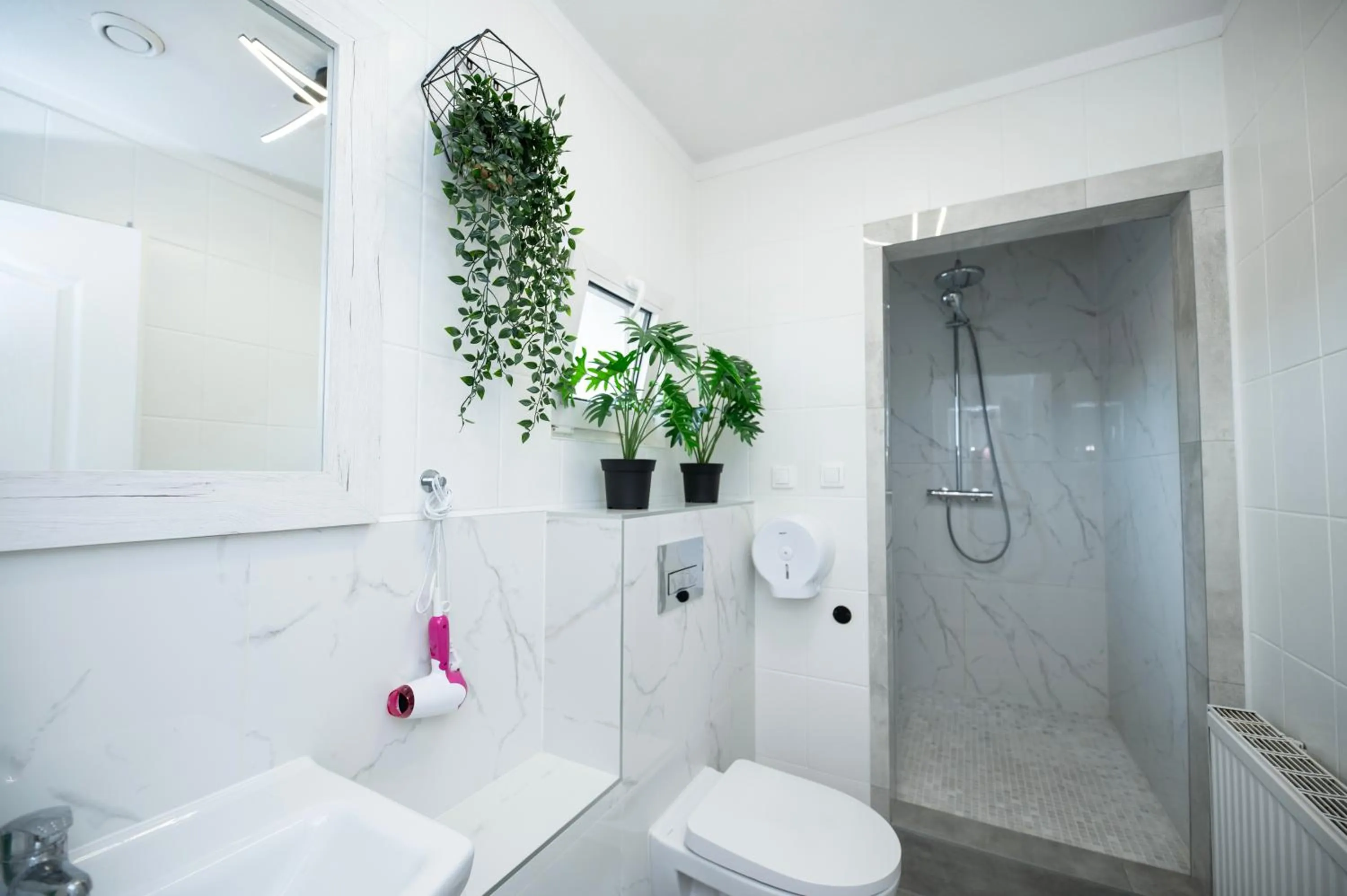 Shower in City Place Noclegi