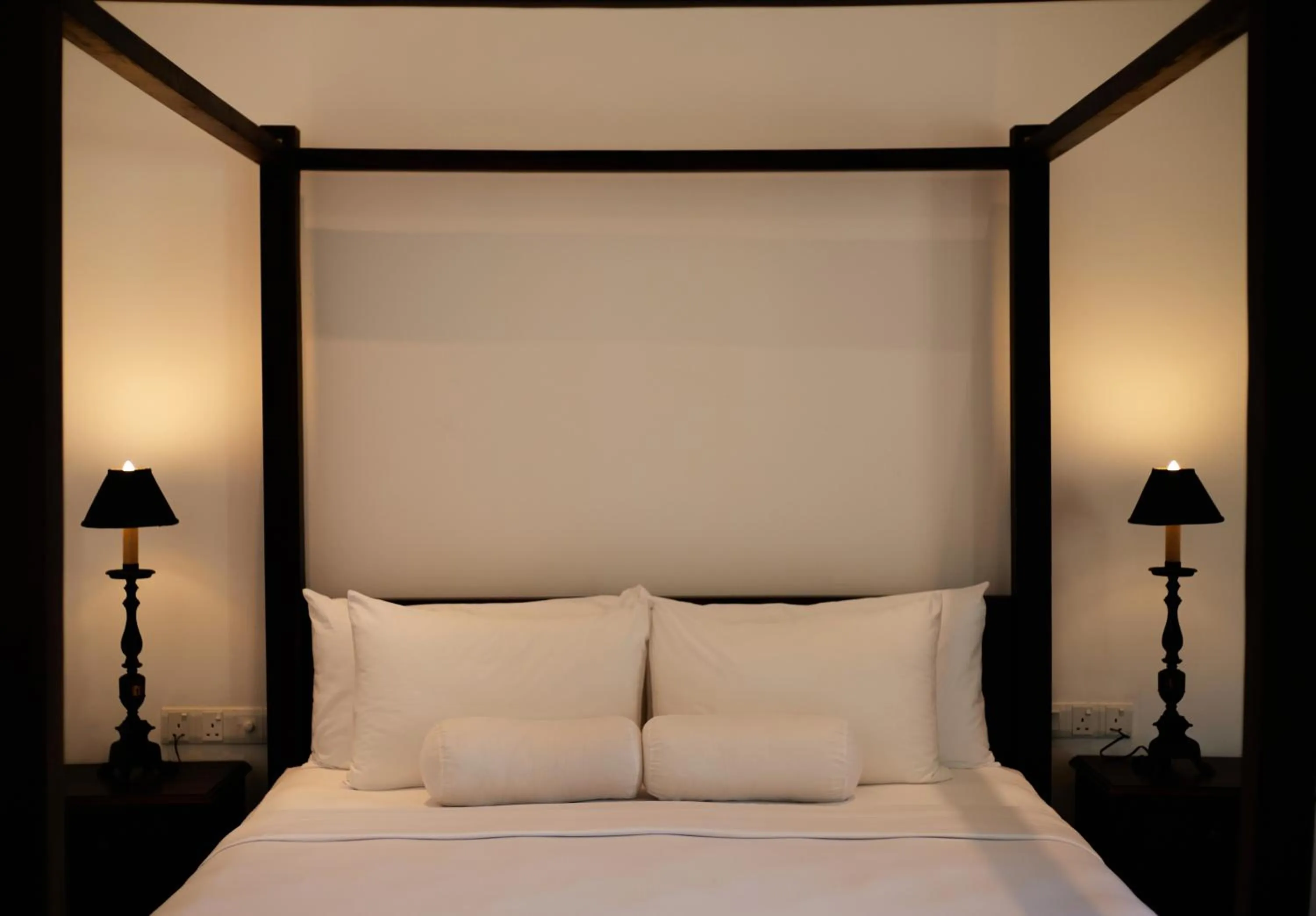 Bed in Villa White Queen Resort & Spa