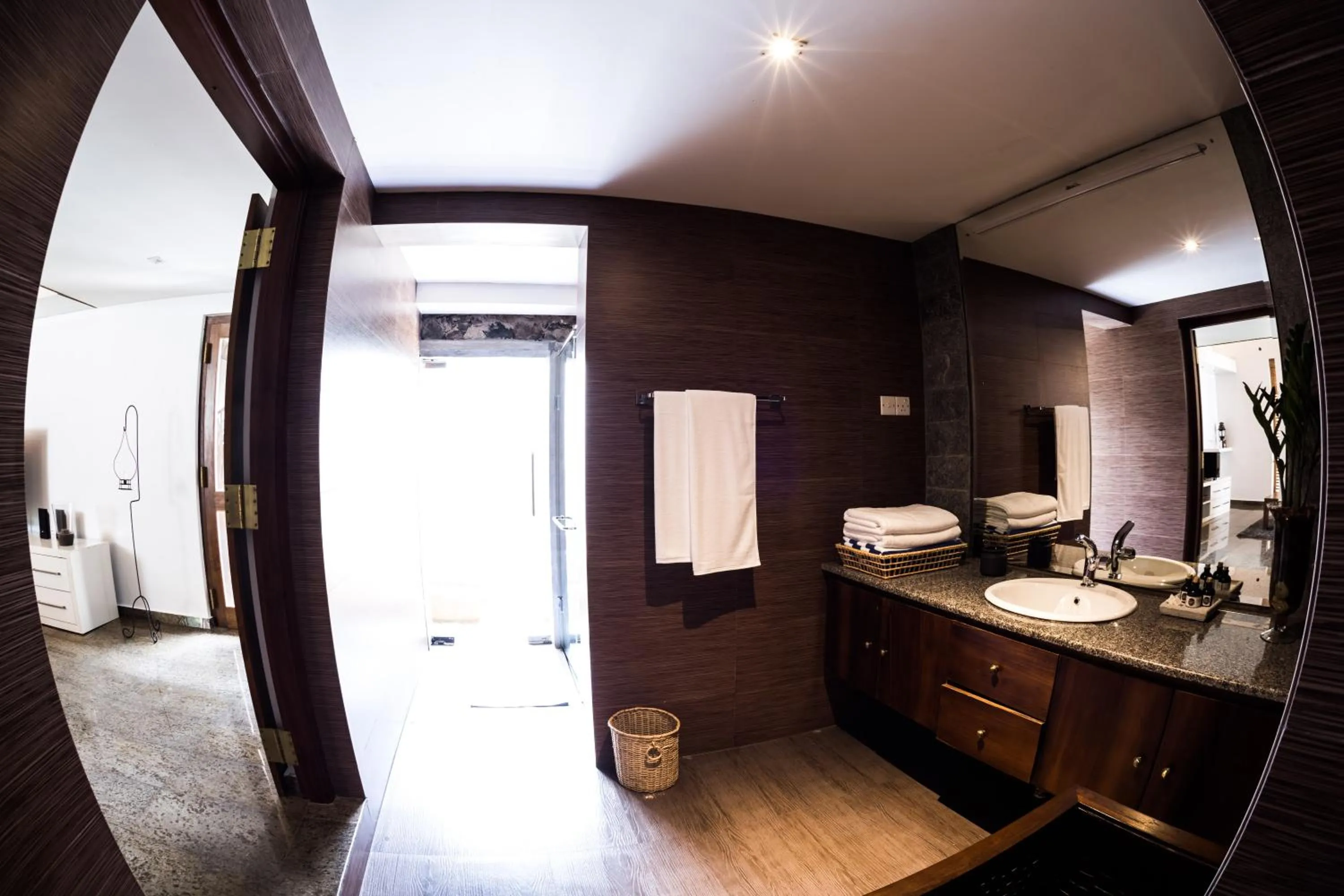 Toilet in Villa White Queen Resort & Spa