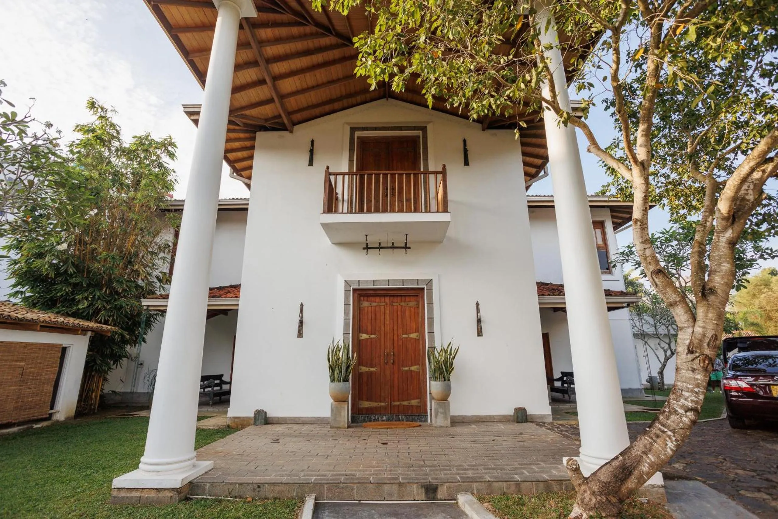 Property building in Villa White Queen Resort & Spa