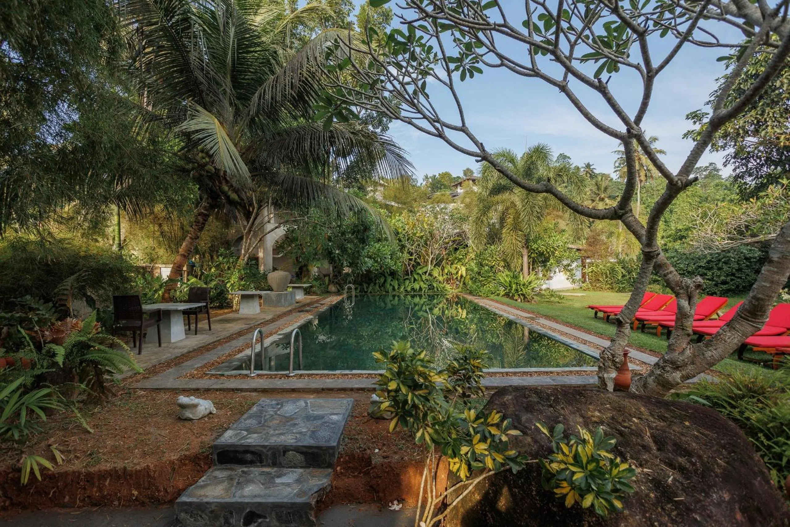 Property building in Villa White Queen Resort & Spa