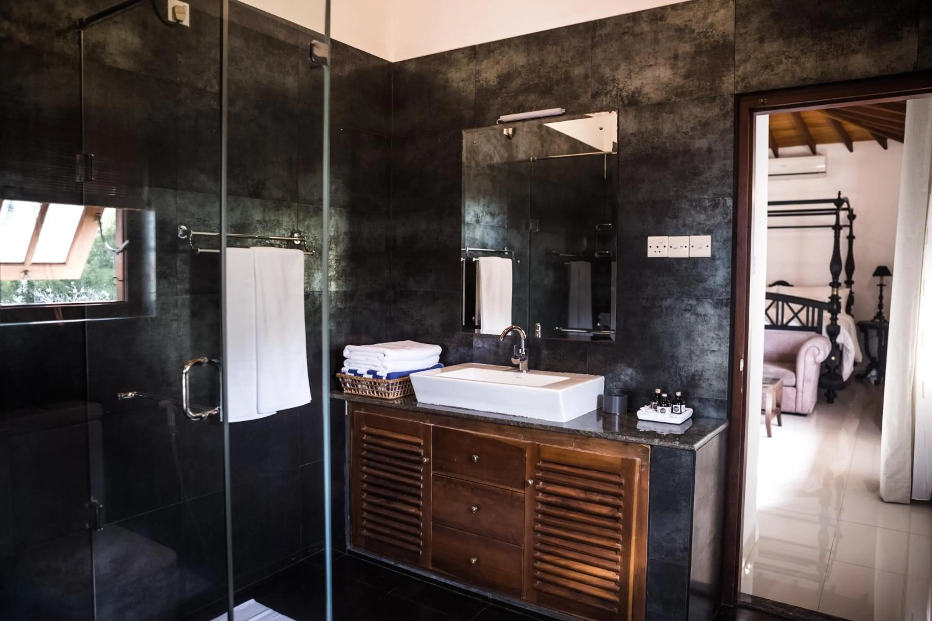 Bathroom in Villa White Queen Resort & Spa