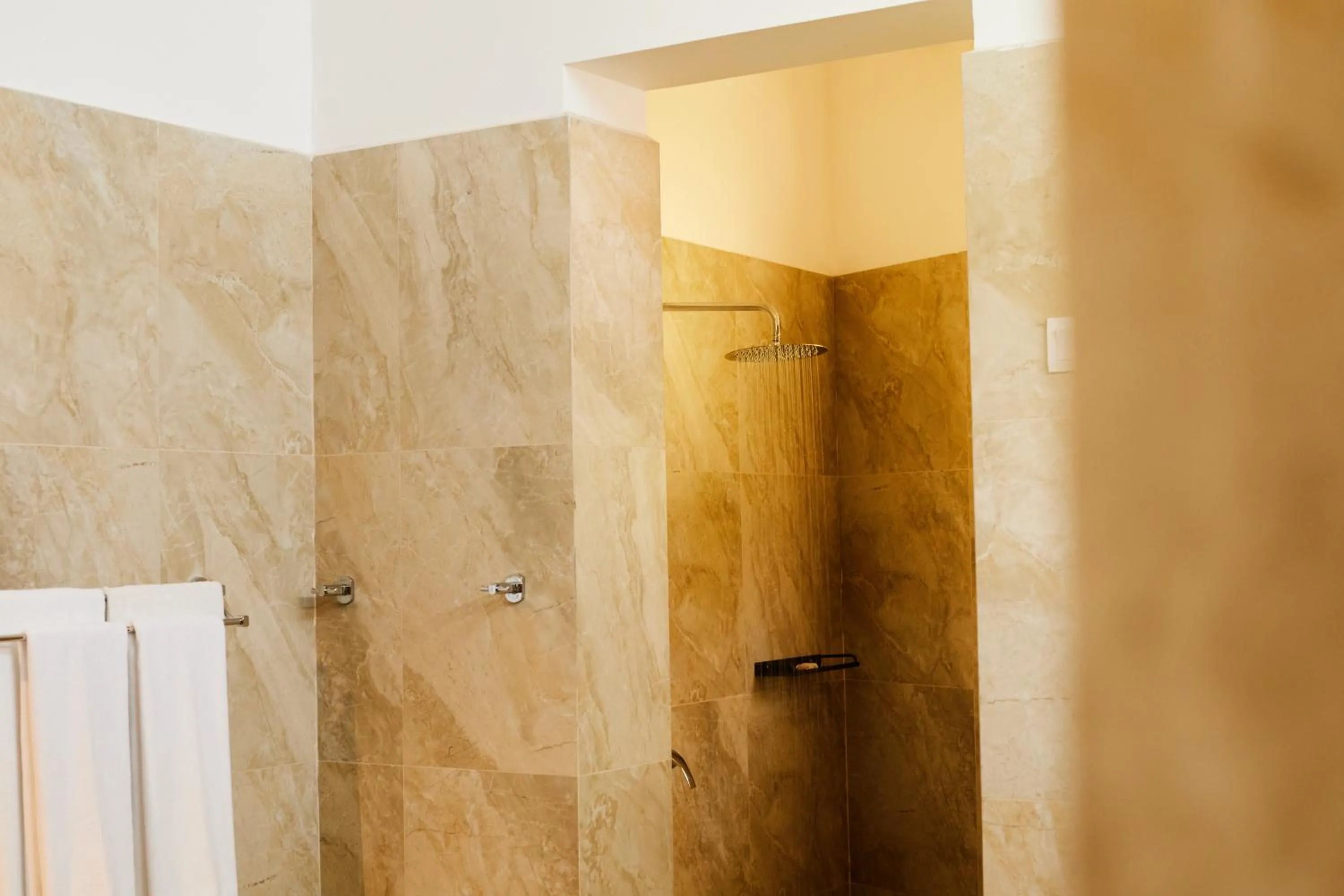 Shower in Villa White Queen Resort & Spa