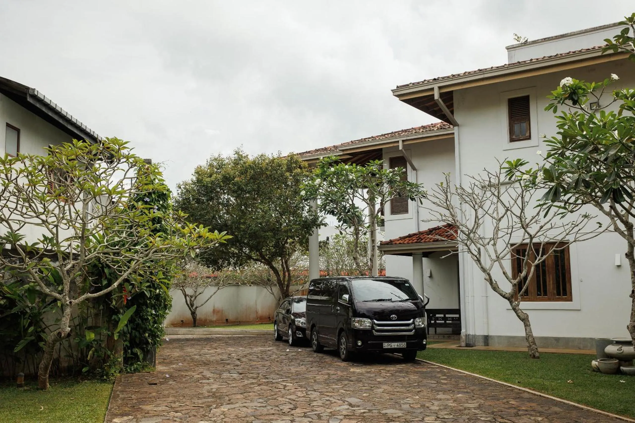 Parking in Villa White Queen Resort & Spa