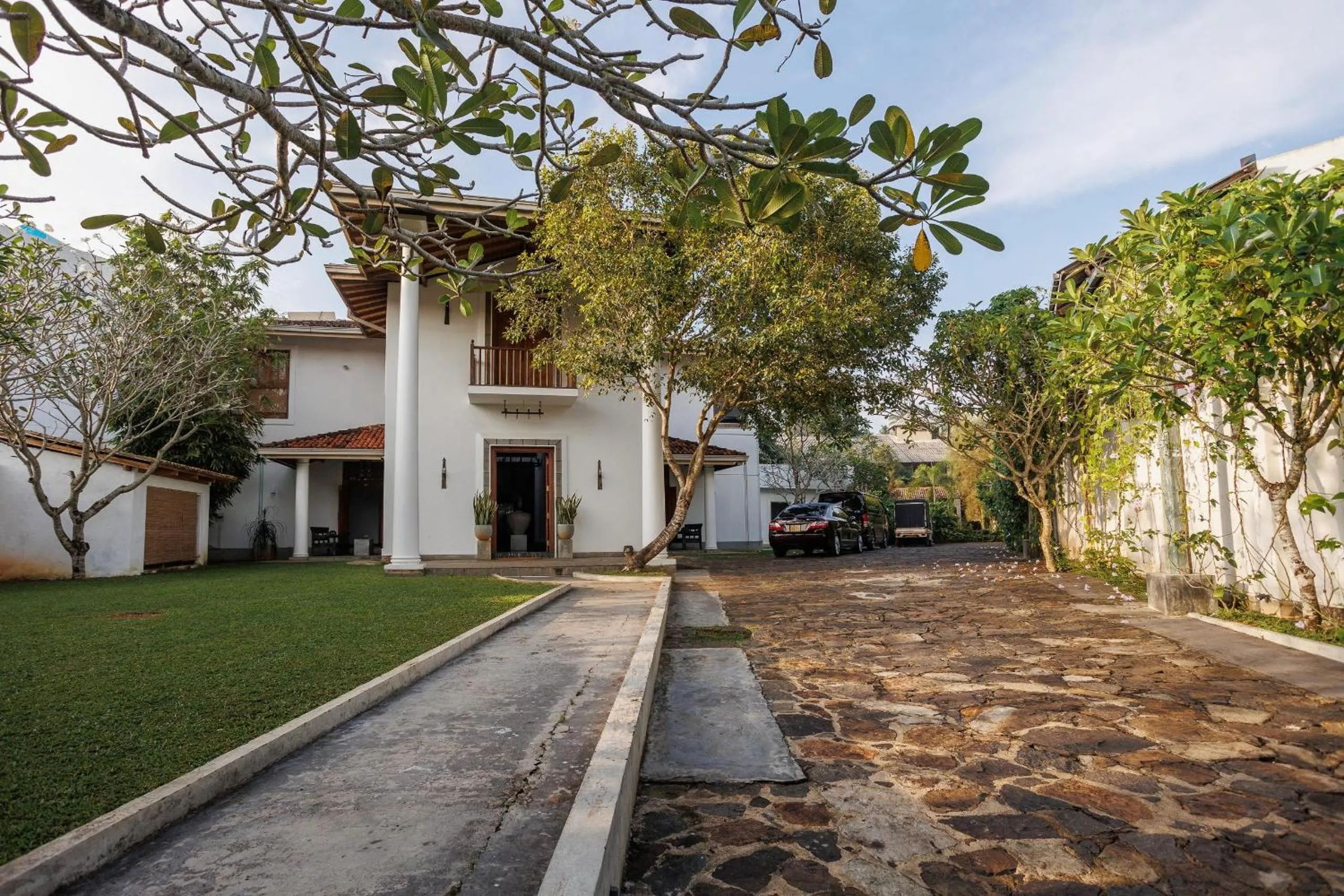 Property building in Villa White Queen Resort & Spa