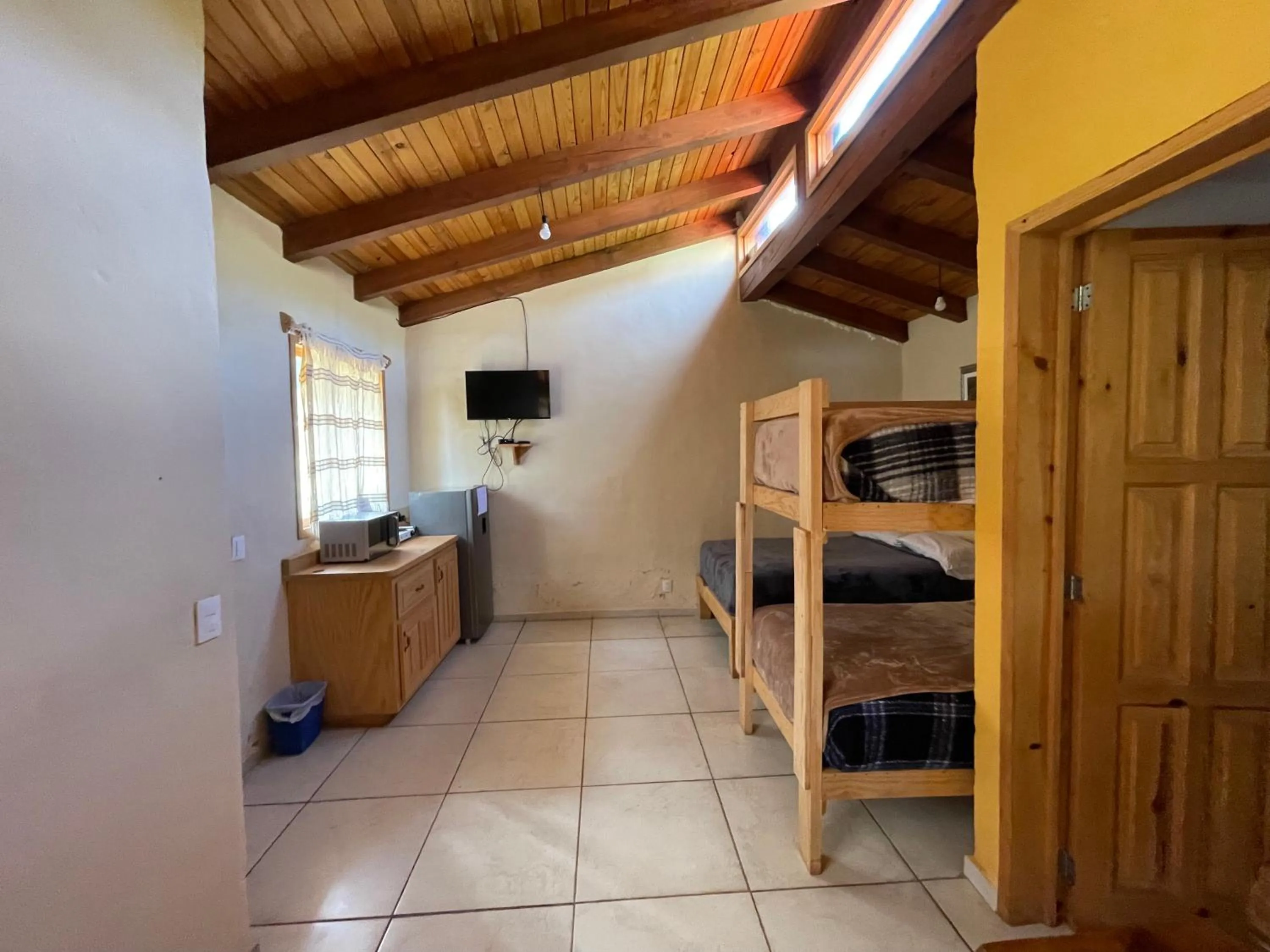 Kitchen or kitchenette, Bed in Los Pirineos