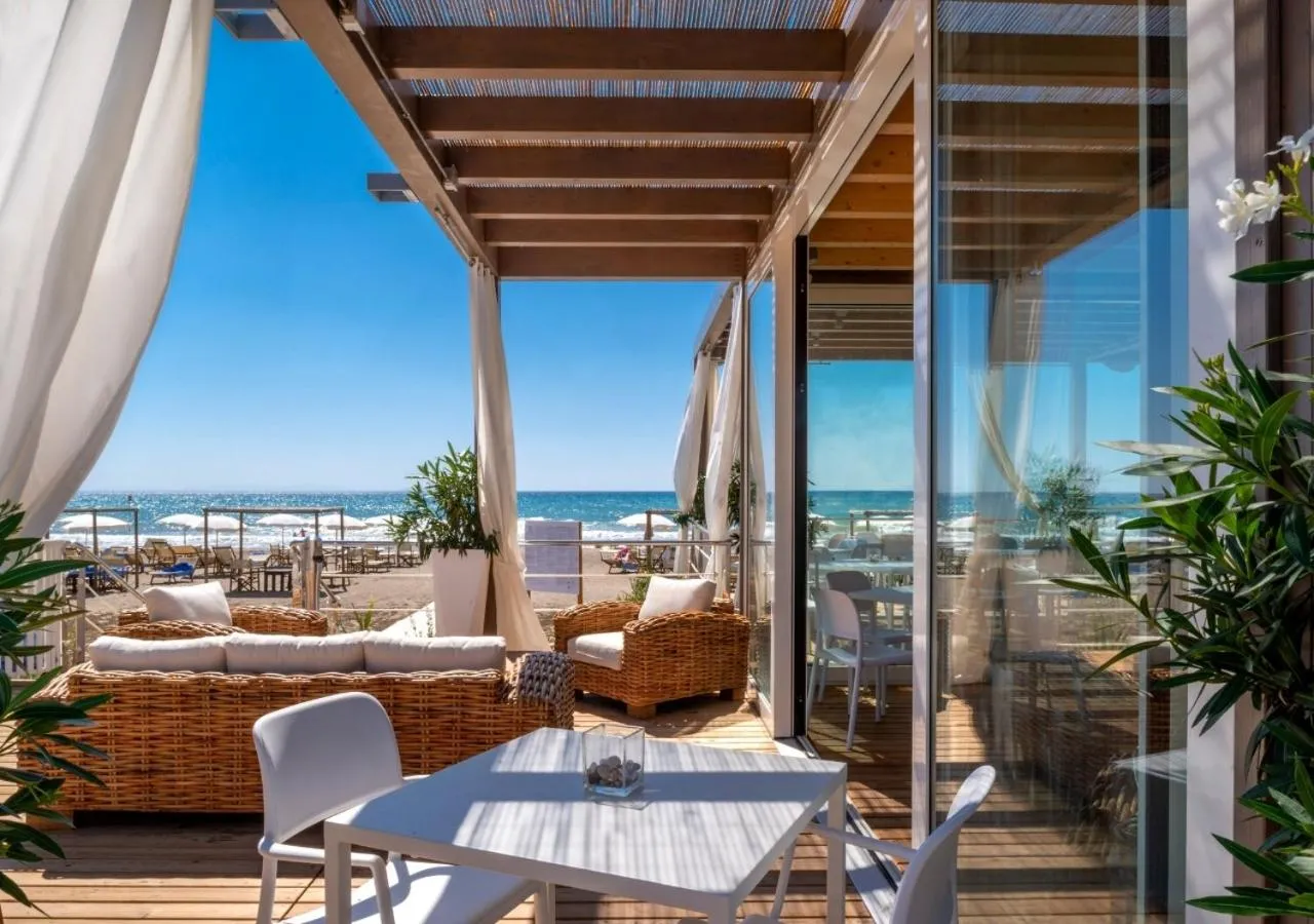 Restaurant/places to eat in Tombolo Talasso Resort