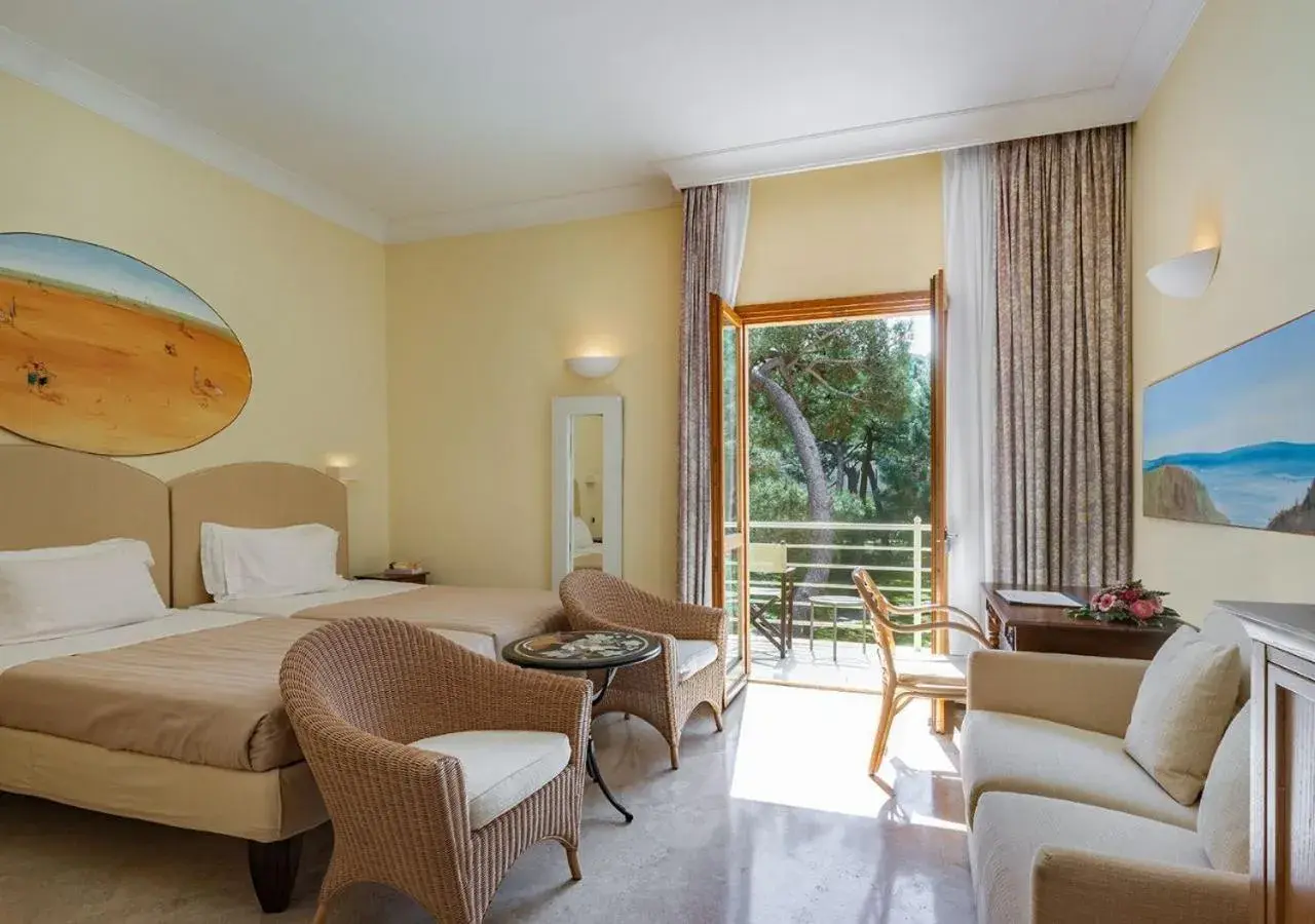 Superior Triple Room with Garden View in Tombolo Talasso Resort Superior Triple Room with Garden View in Tombolo Talasso Resort